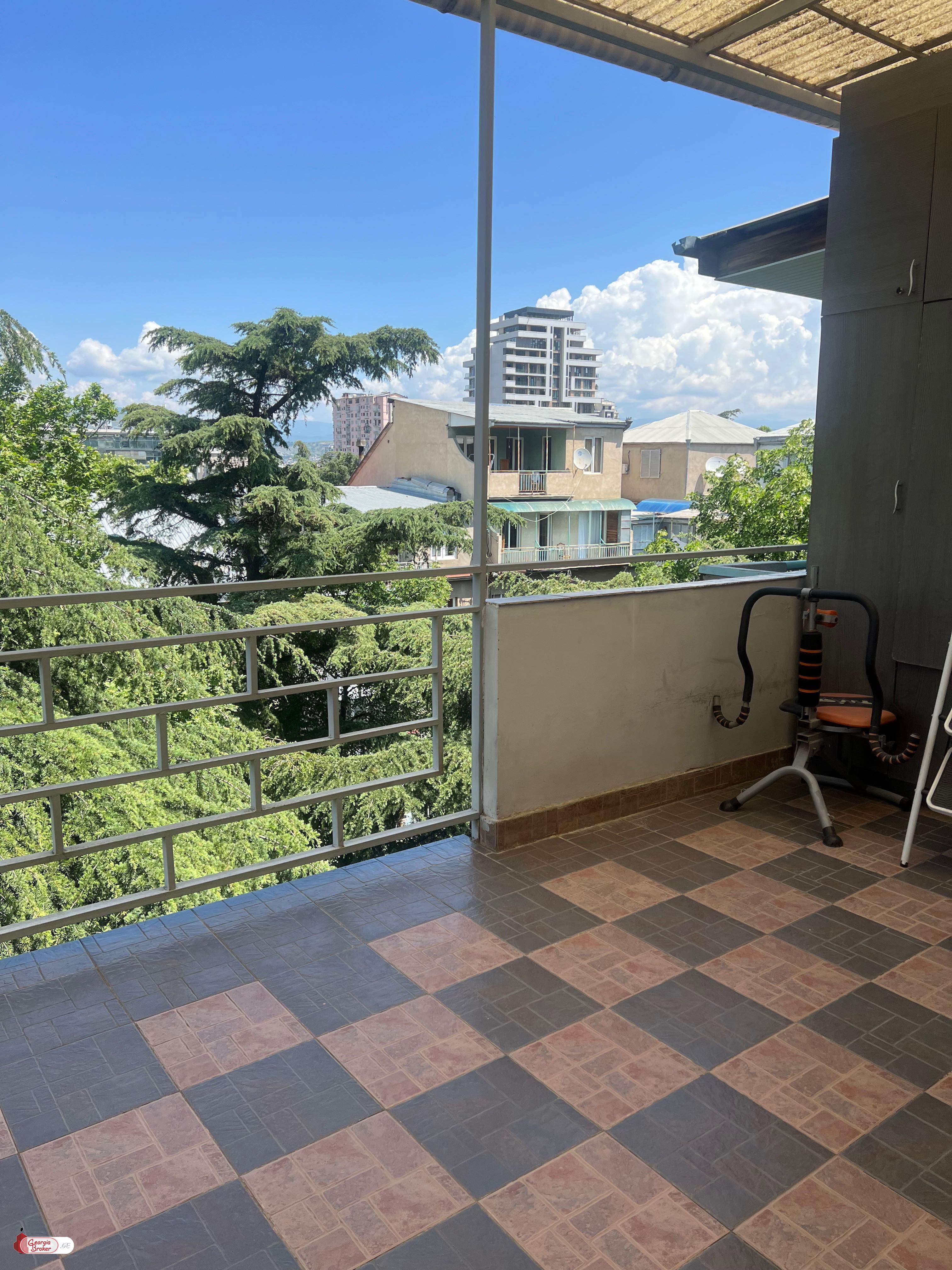 იყიდება ახალი გარემონტებული 4 ოთახიანი ბინა