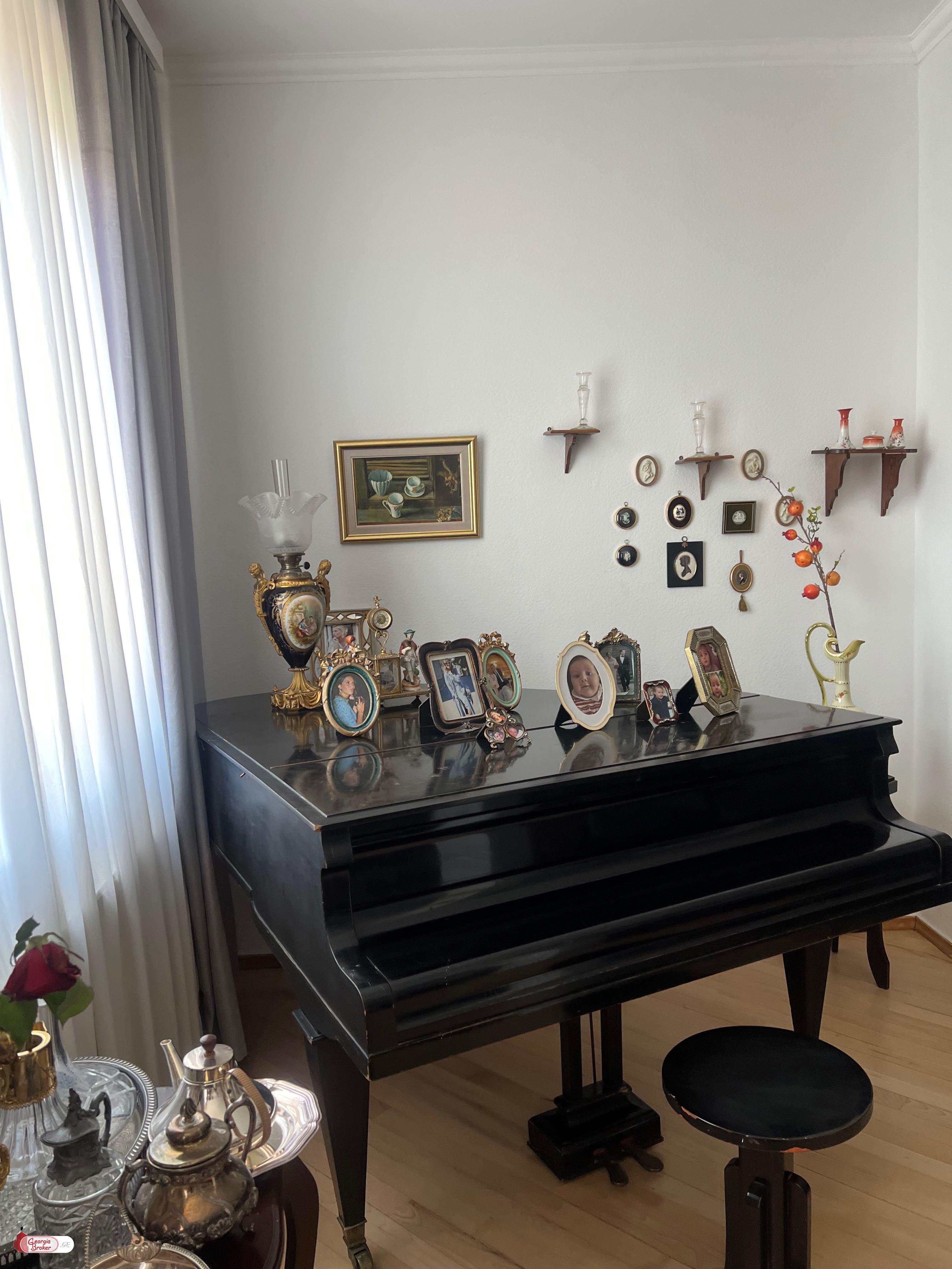 იყიდება ახალი გარემონტებული 4 ოთახიანი ბინა