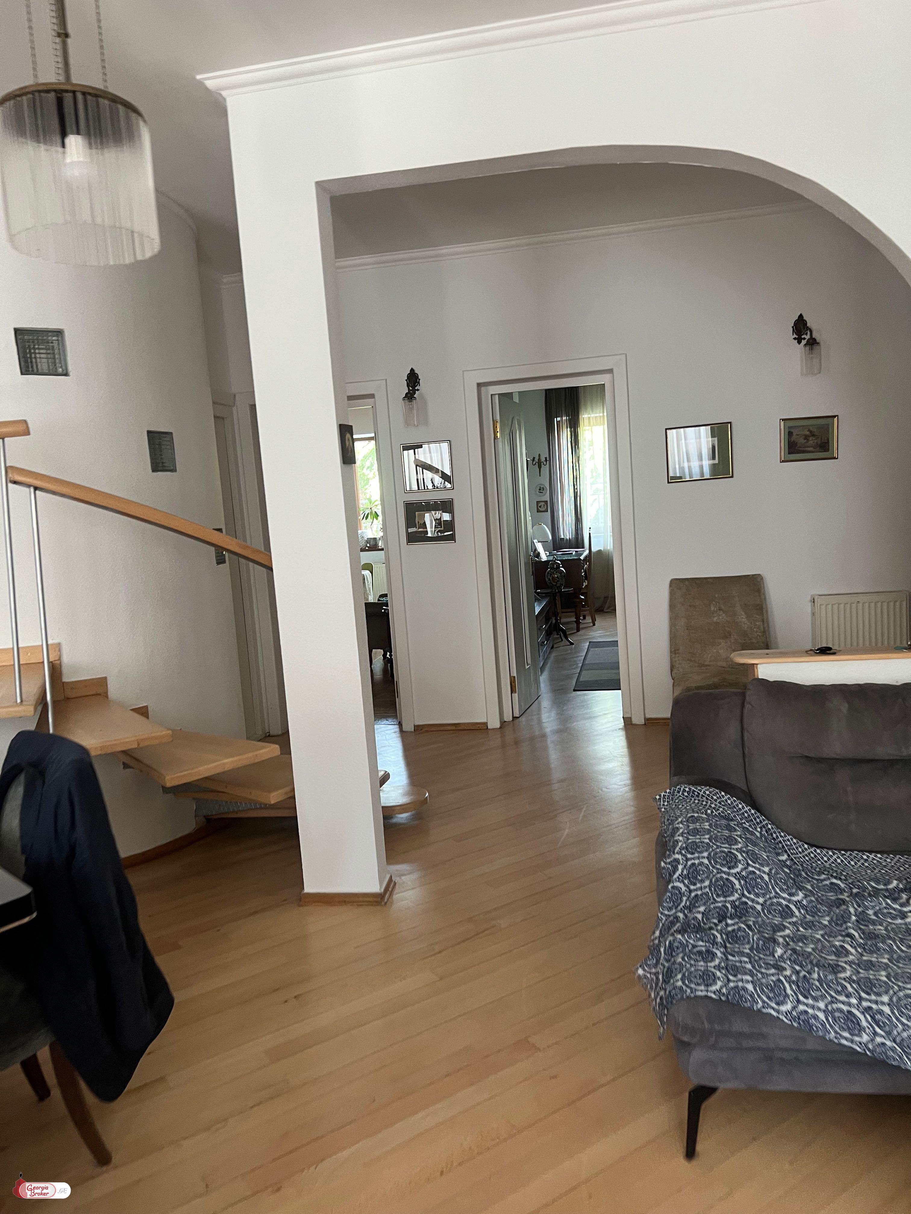 იყიდება ახალი გარემონტებული 4 ოთახიანი ბინა