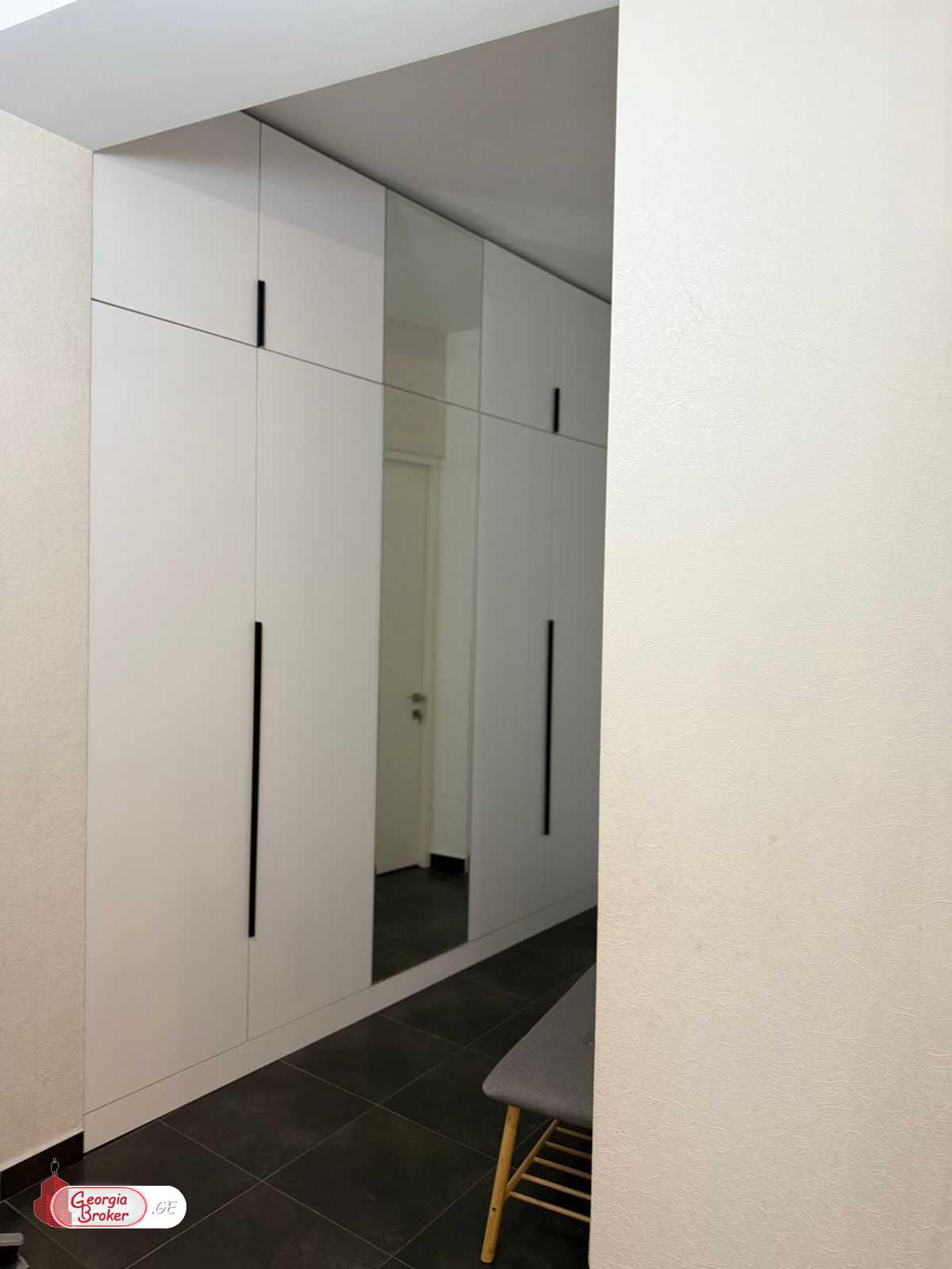 იყიდება ახალი გარემონტებული 3 ოთახიანი ბინა