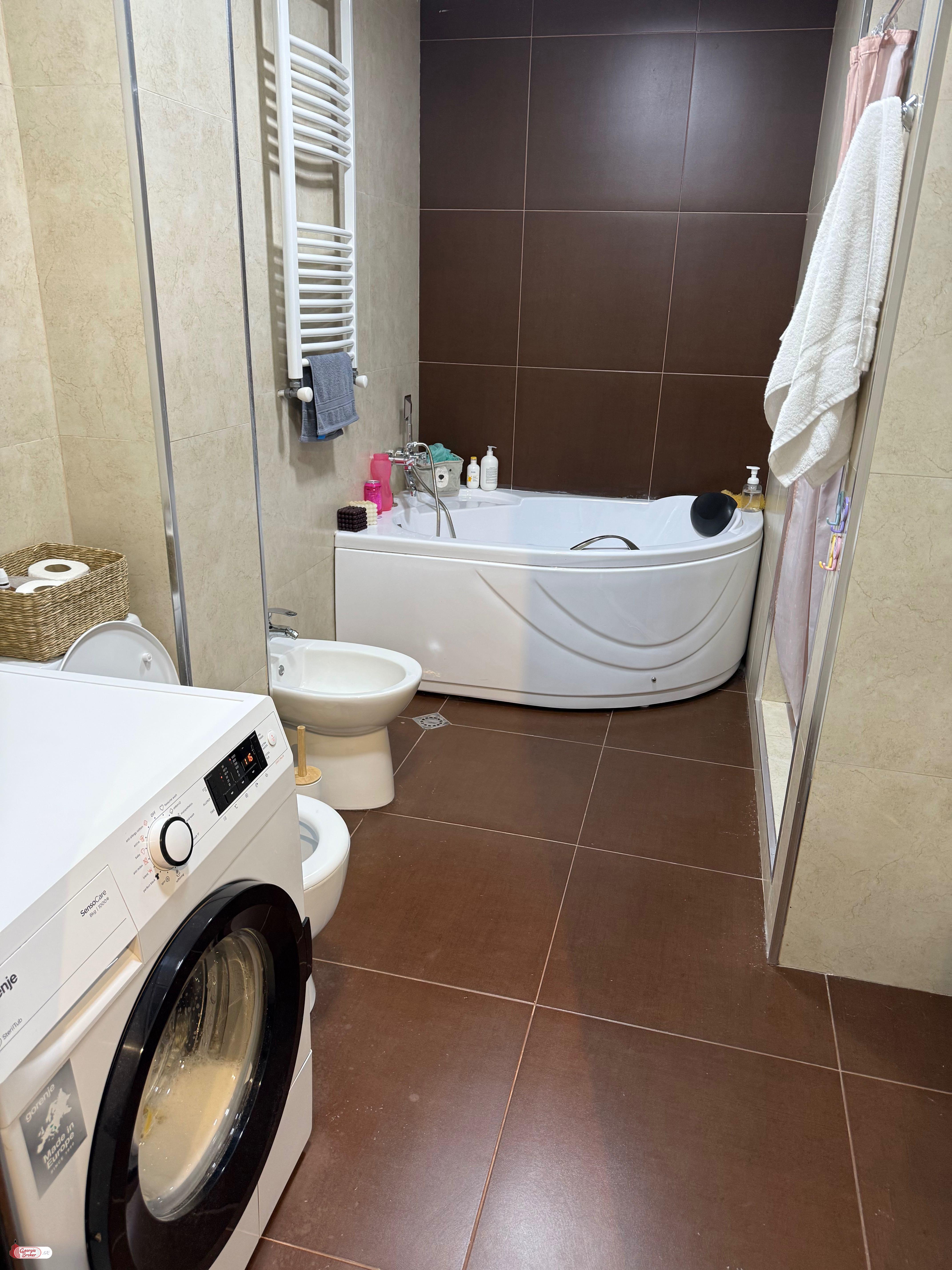 იყიდება ახალი გარემონტებული 3 ოთახიანი ბინა