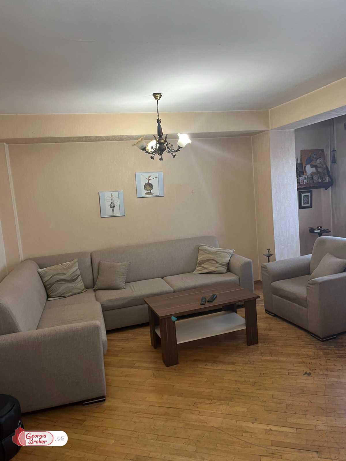 продается квартира с новым ремонтом 3-комнаты