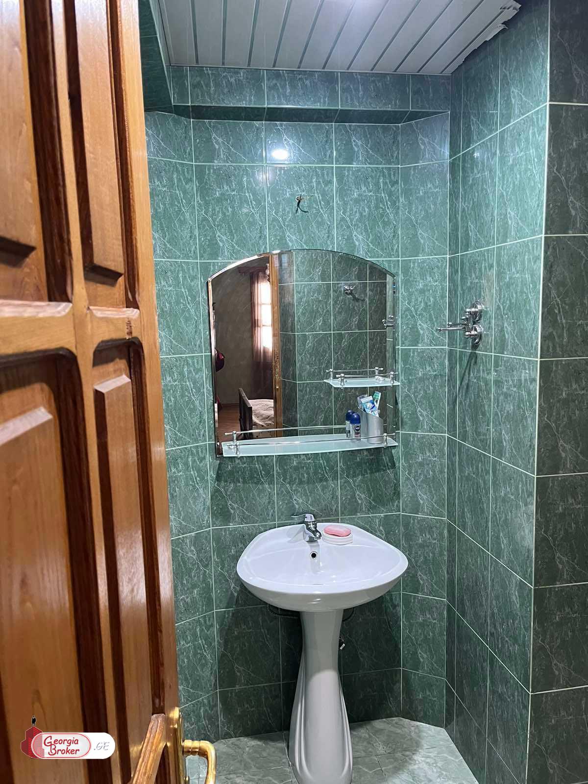 продается квартира с новым ремонтом 3-комнаты