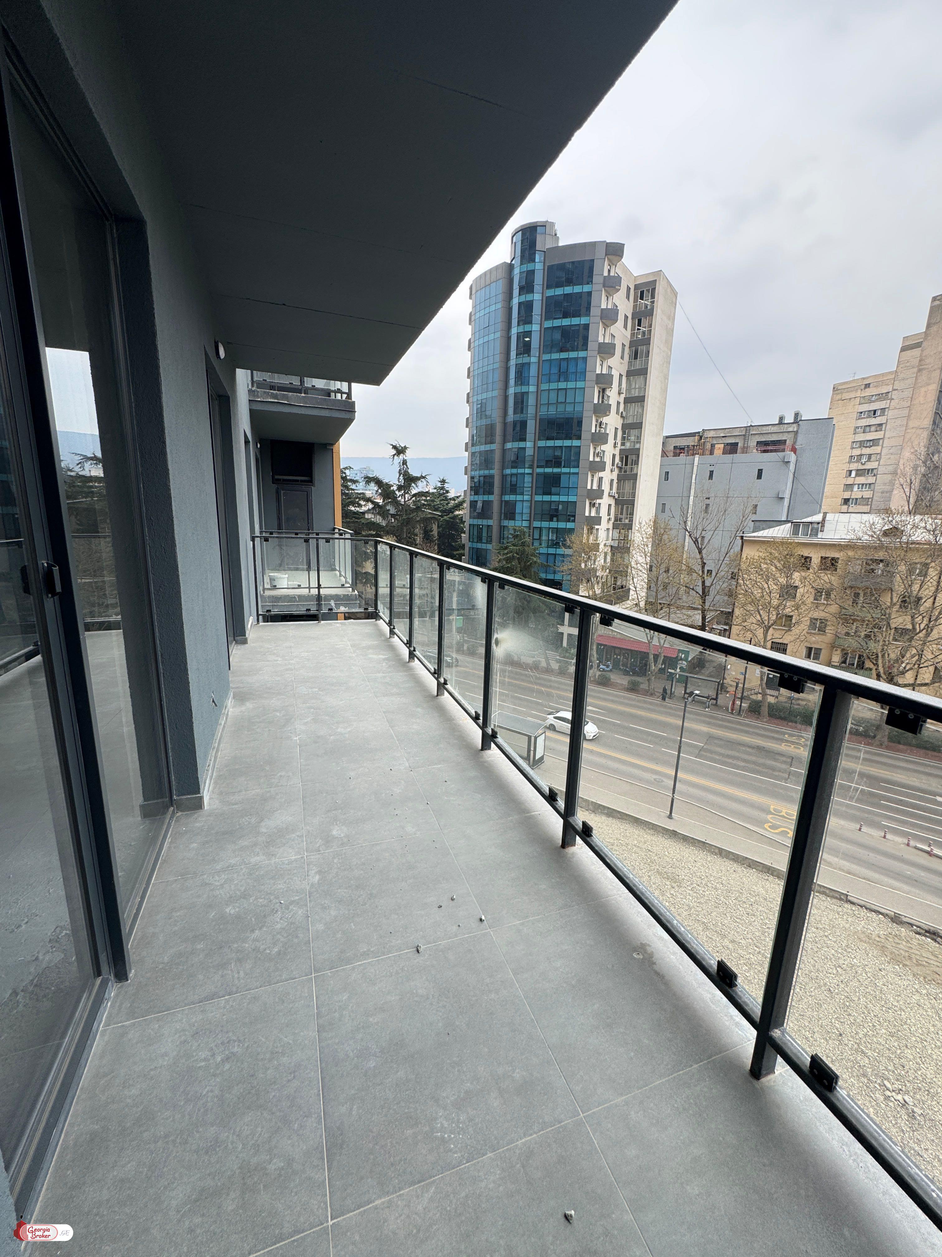 продается квартира новостройка 4-комнаты