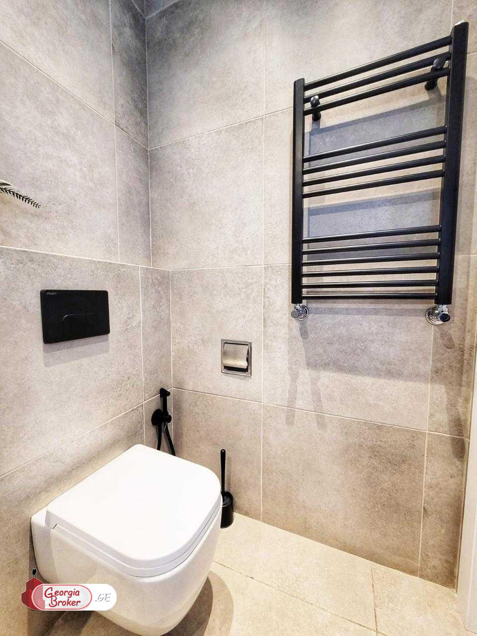 продается квартира с новым ремонтом 4-комнаты