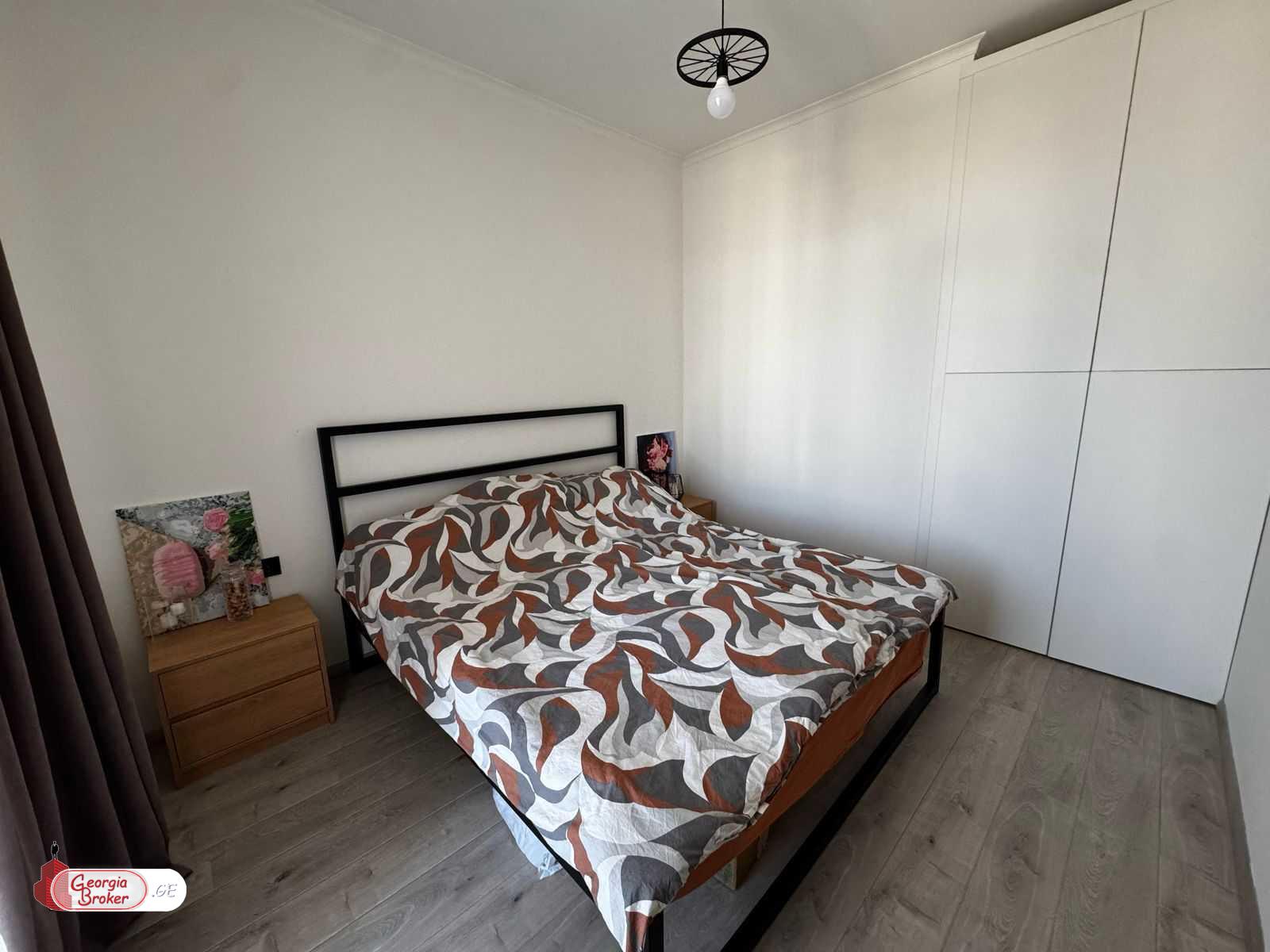 продается квартира с новым ремонтом 3-комнаты