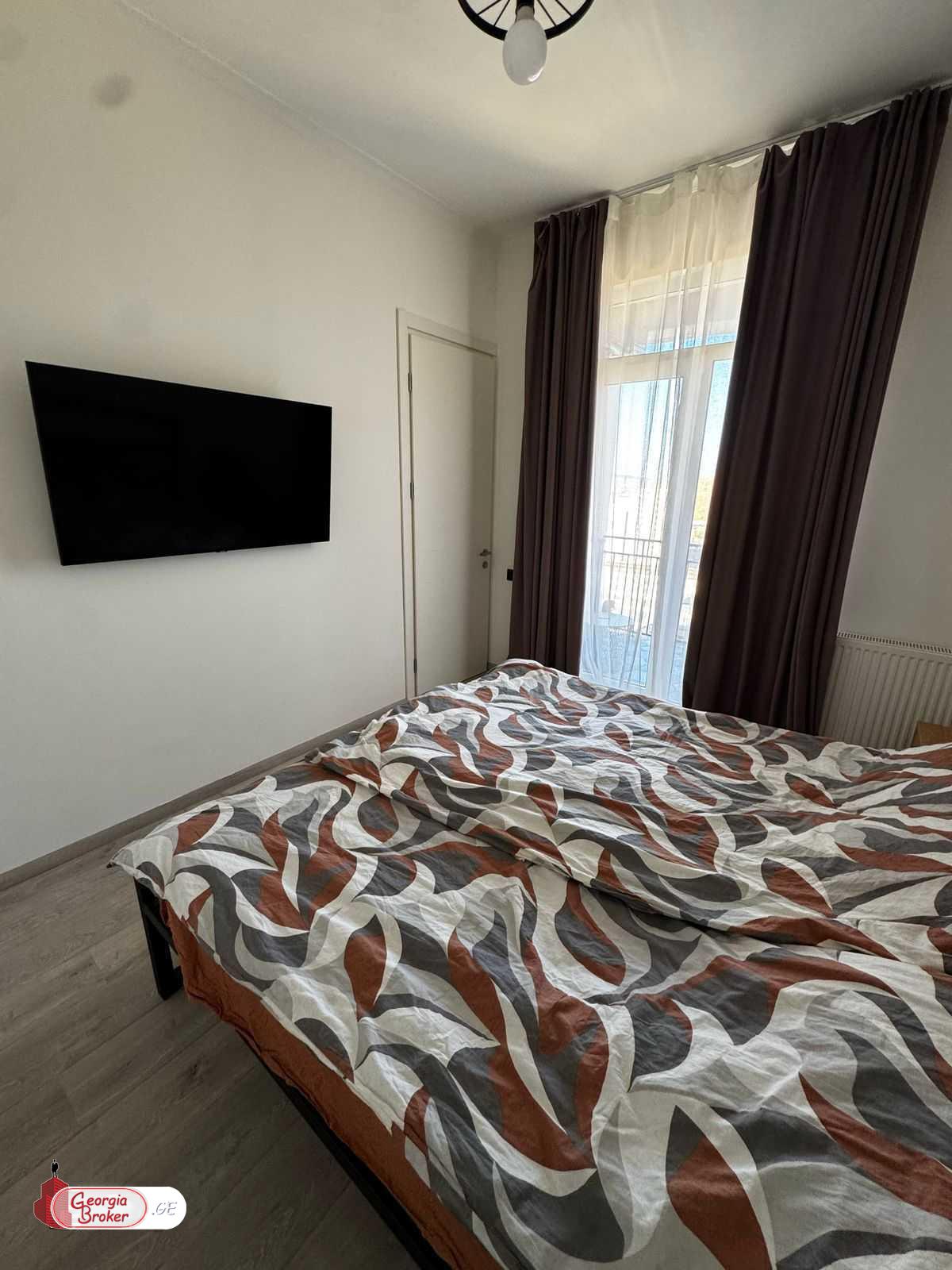 продается квартира с новым ремонтом 3-комнаты