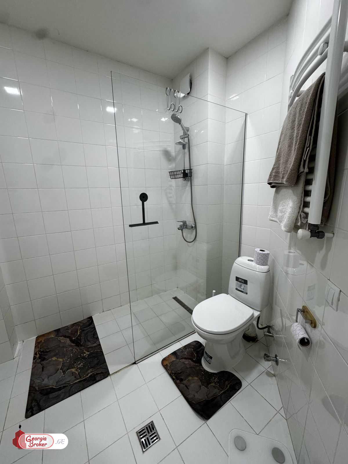 продается квартира с новым ремонтом 3-комнаты