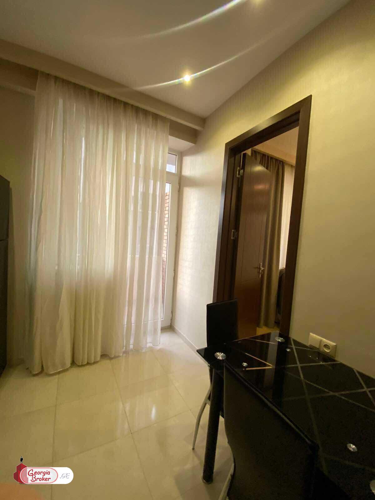 продается квартира с новым ремонтом 3-комнаты