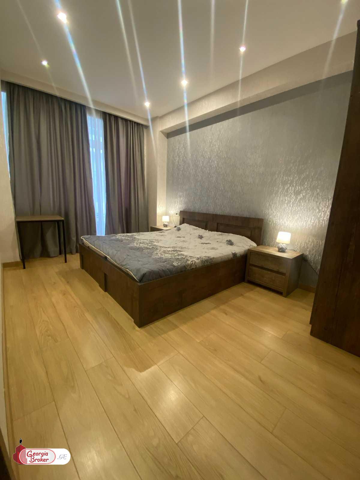 продается квартира с новым ремонтом 3-комнаты