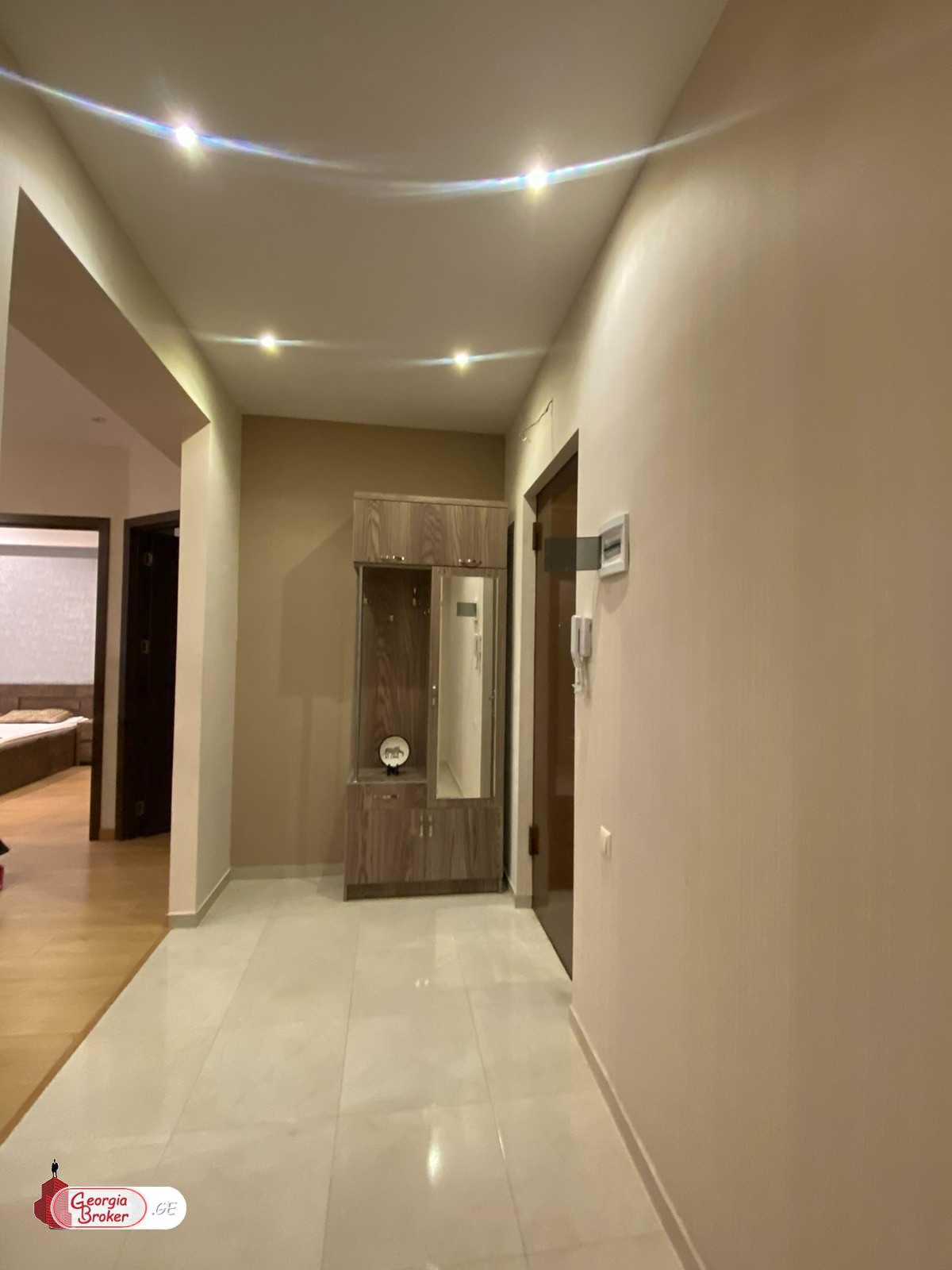 продается квартира с новым ремонтом 3-комнаты