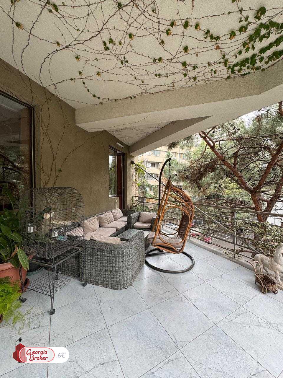 продается квартира с новым ремонтом 5-комнат