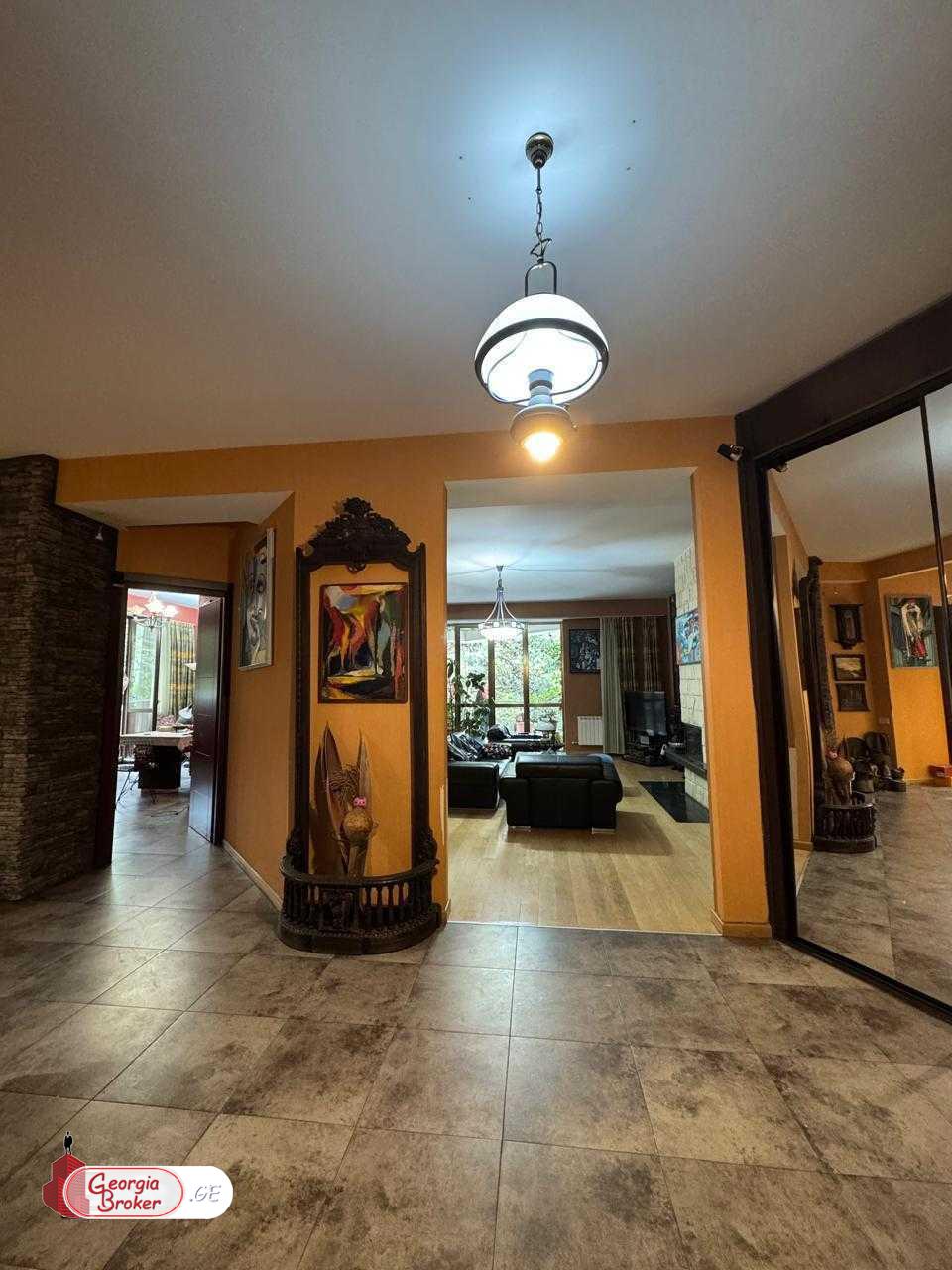 продается квартира с новым ремонтом 5-комнат