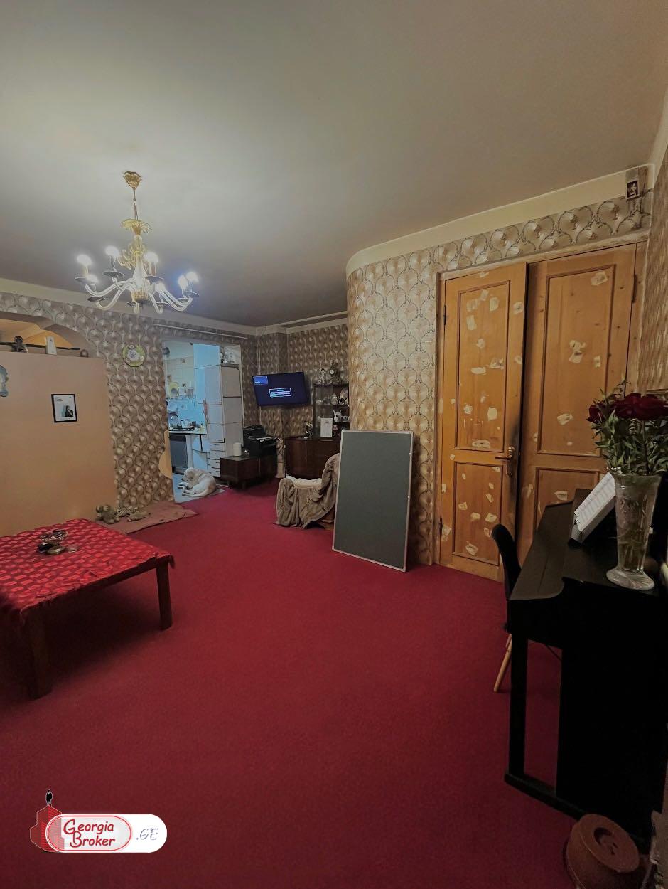 old repaired 3-room apartment for sale