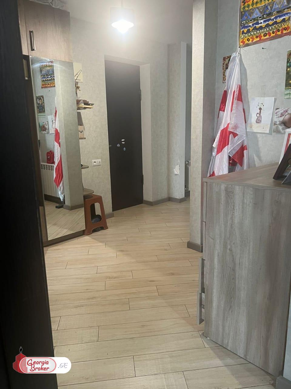 продается квартира с новым ремонтом 3-комнаты