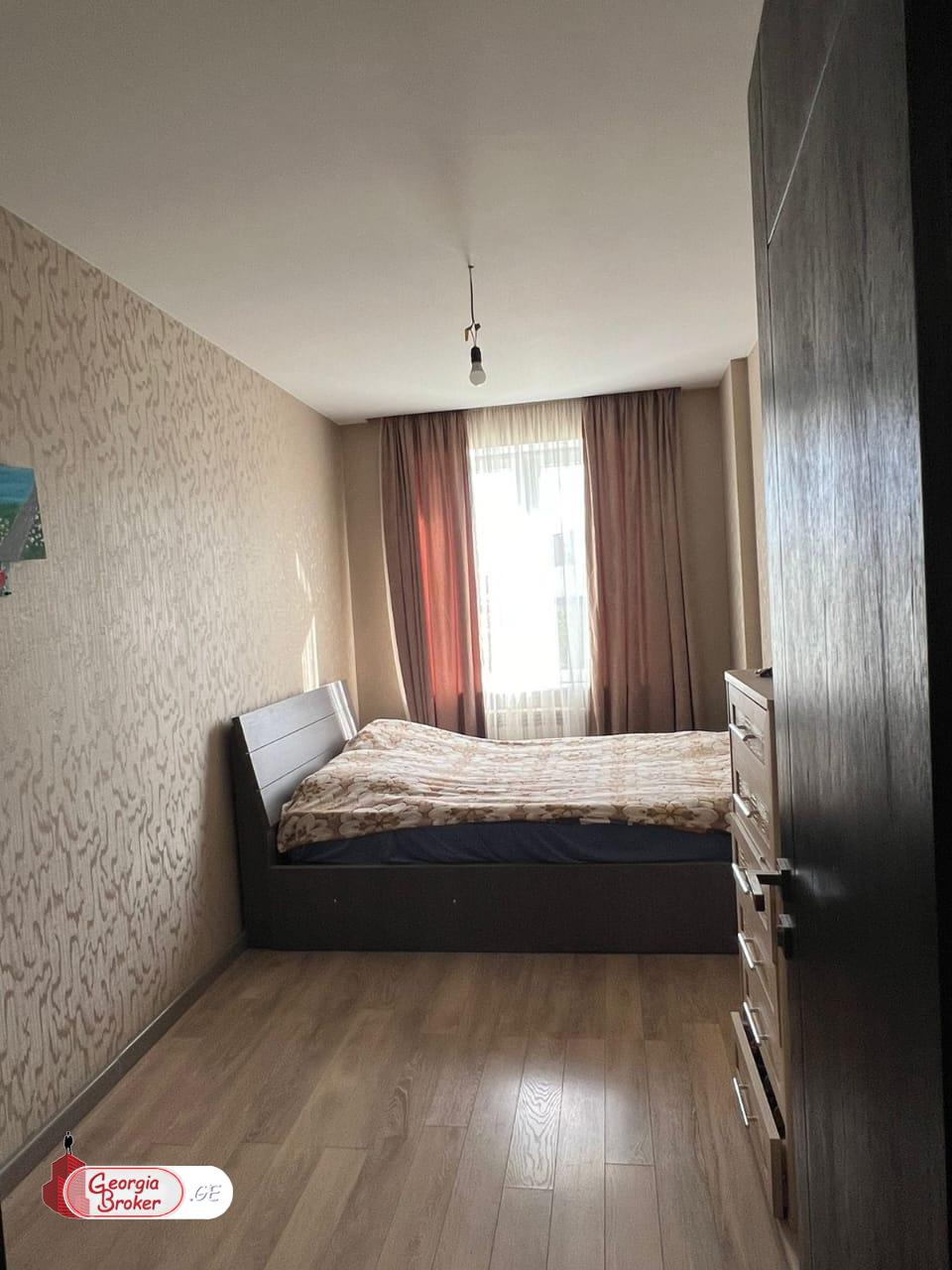 продается квартира с новым ремонтом 3-комнаты