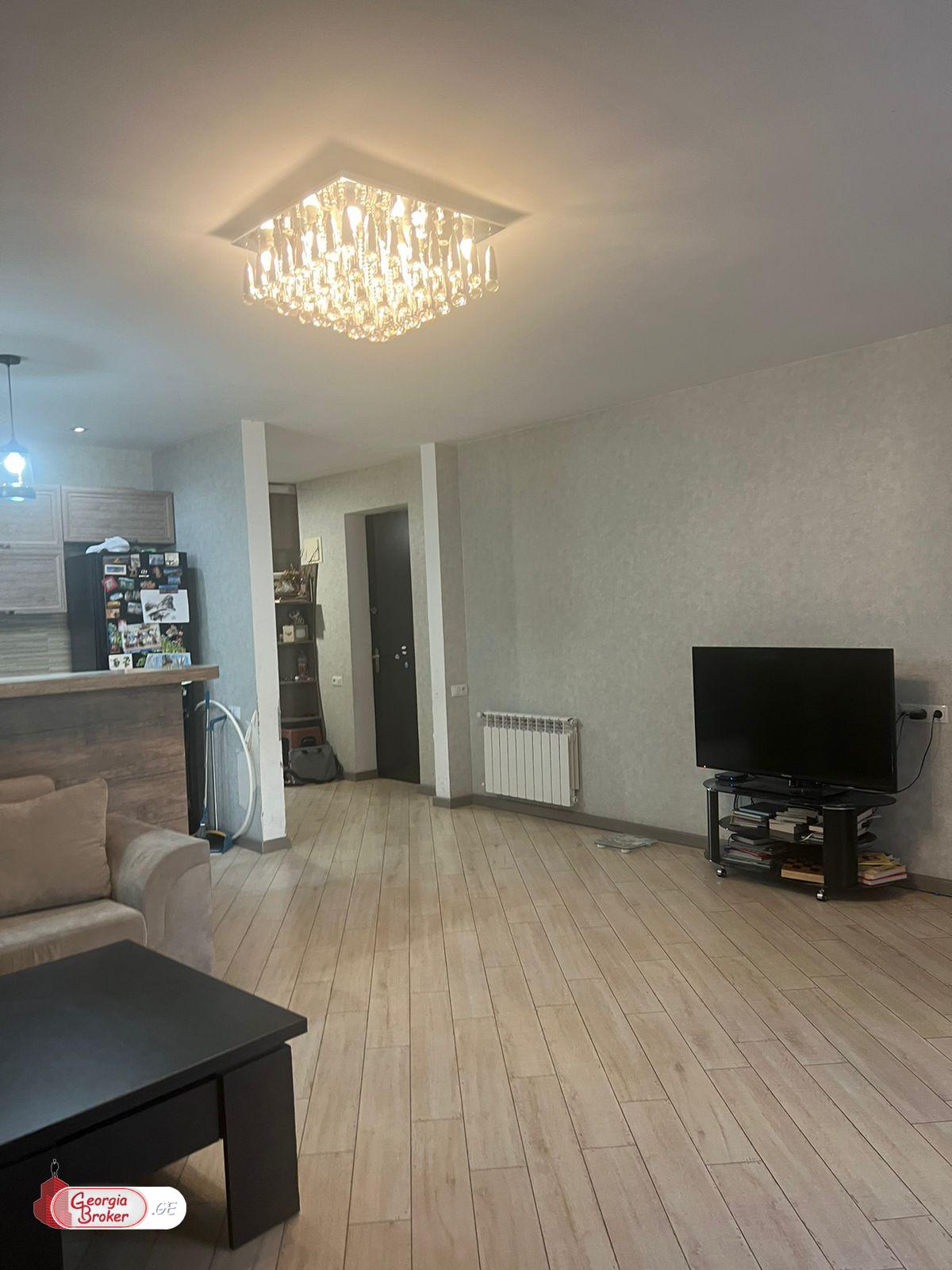 продается квартира с новым ремонтом 3-комнаты