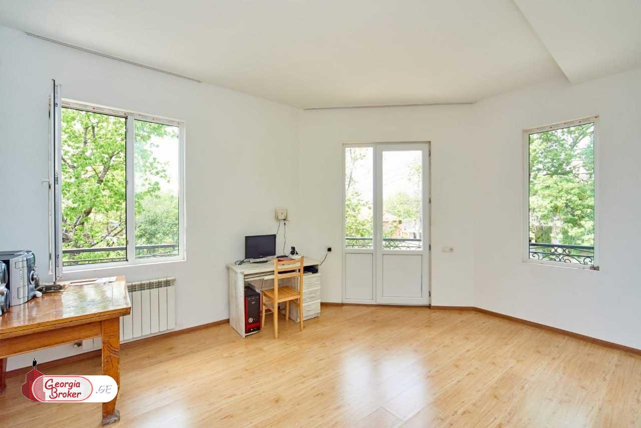 nearly repaired 6-room house for sale