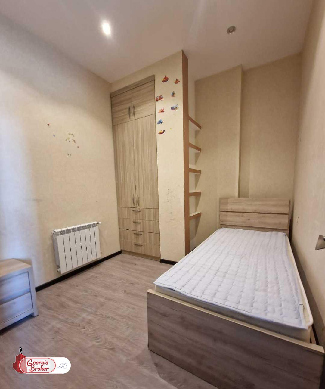 продается квартира с новым ремонтом 3-комнаты