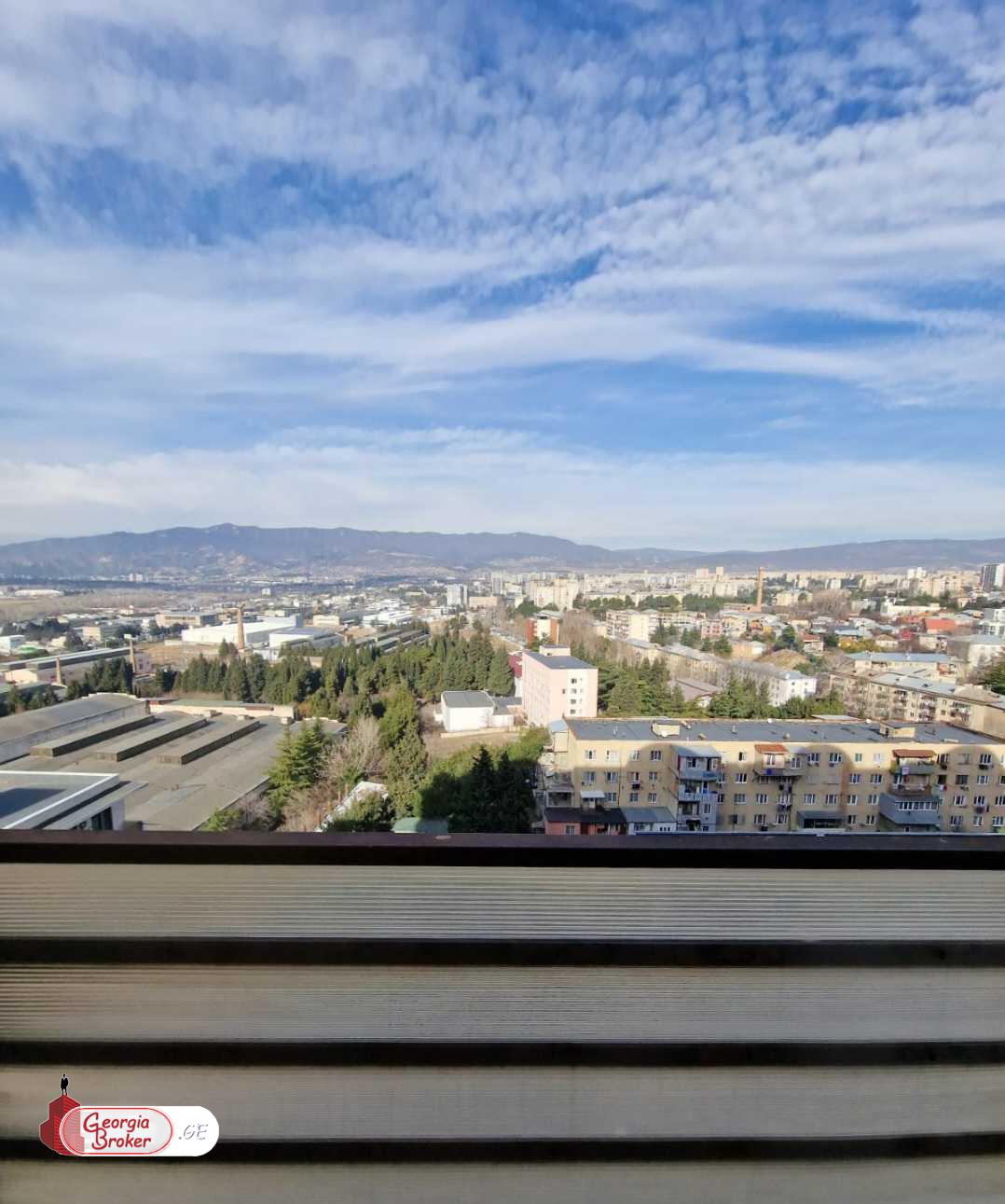 продается квартира с новым ремонтом 3-комнаты