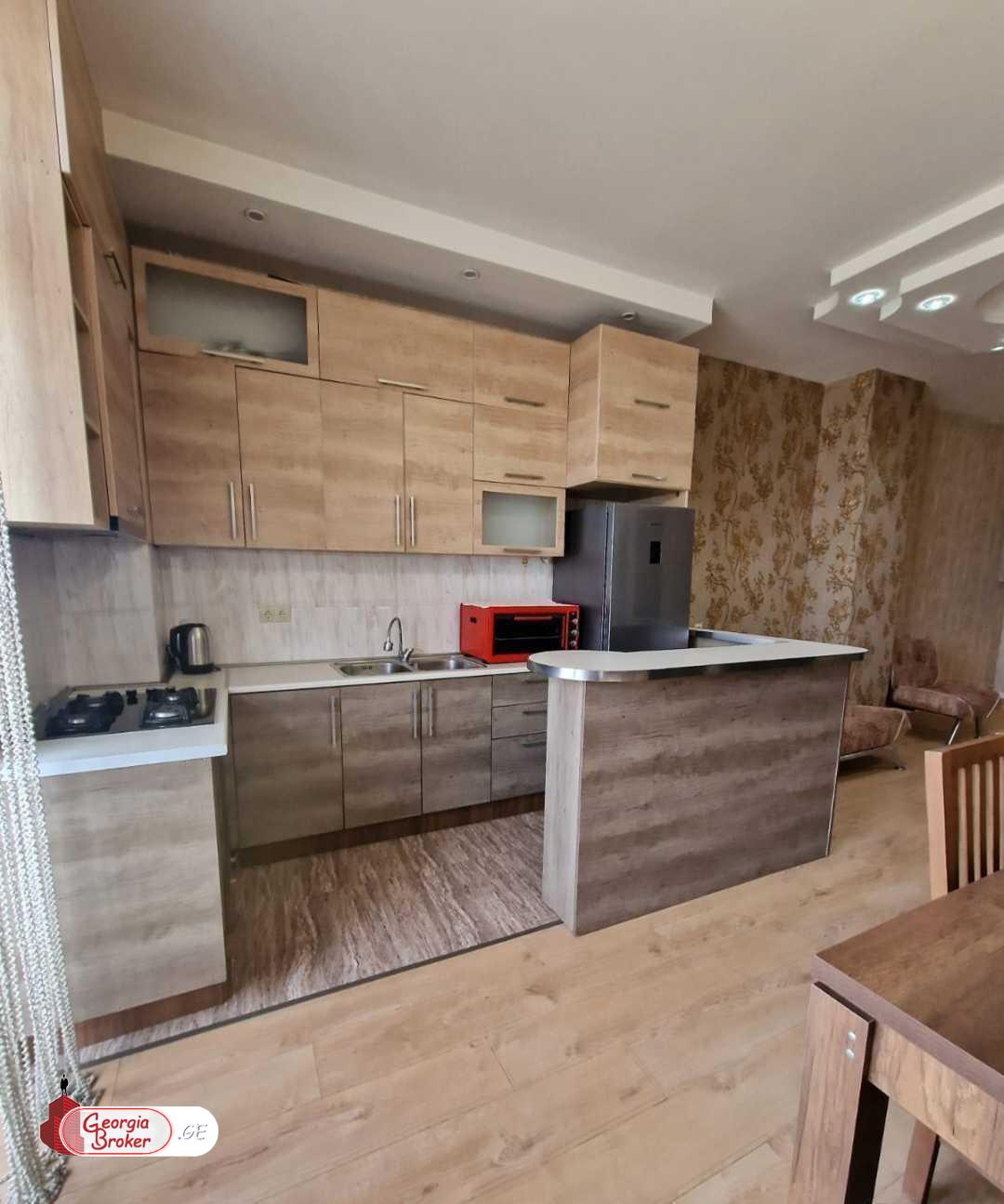 продается квартира с новым ремонтом 3-комнаты