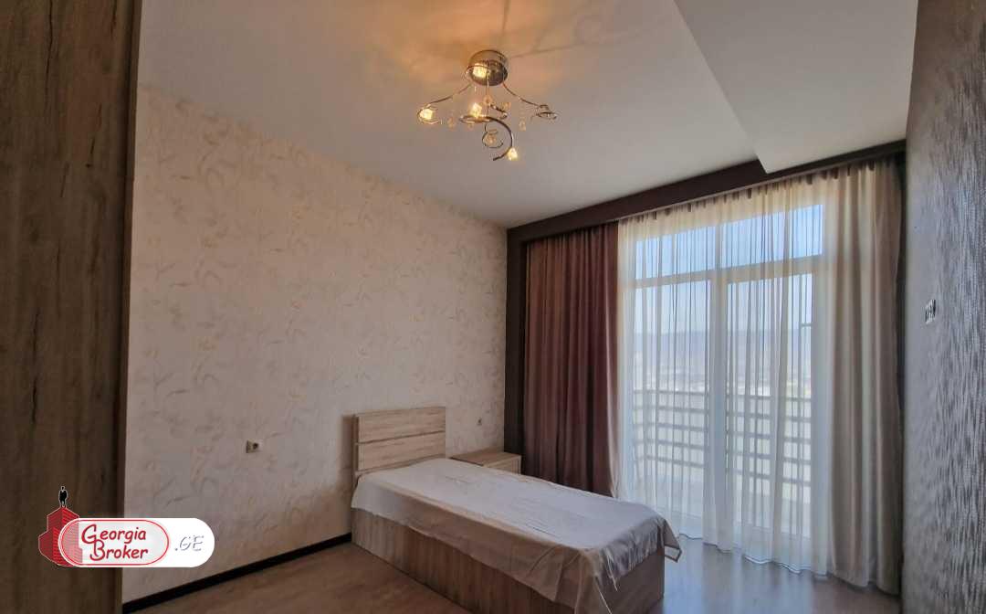 продается квартира с новым ремонтом 3-комнаты