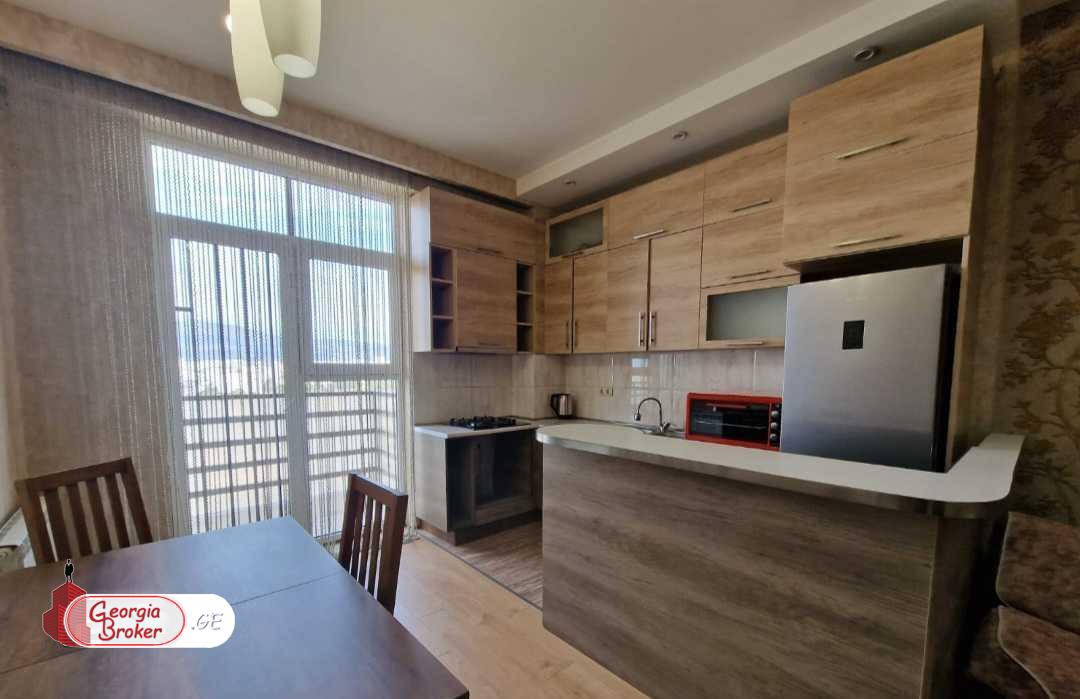 продается квартира с новым ремонтом 3-комнаты