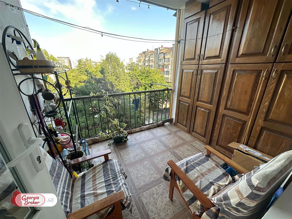 nearly repaired 3-room apartment for sale