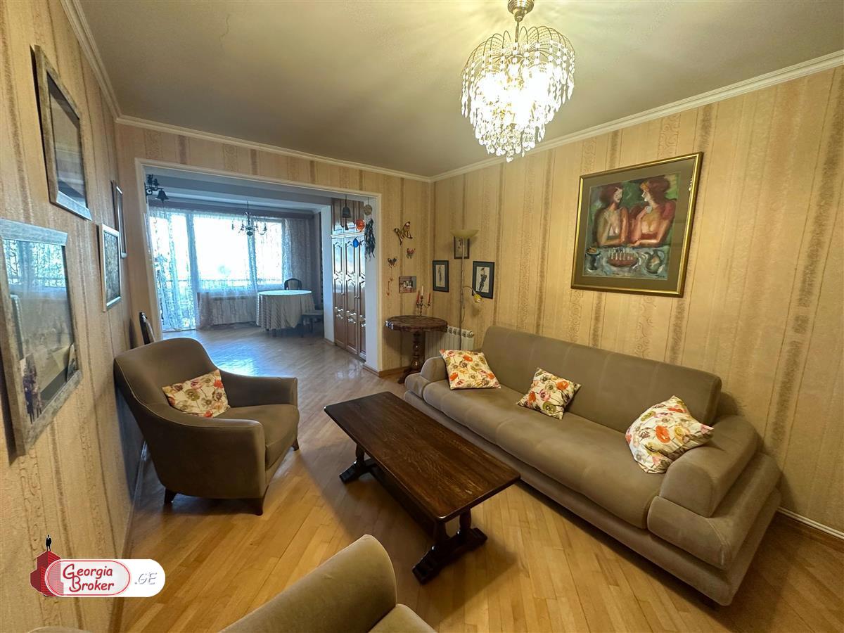 nearly repaired 3-room apartment for sale