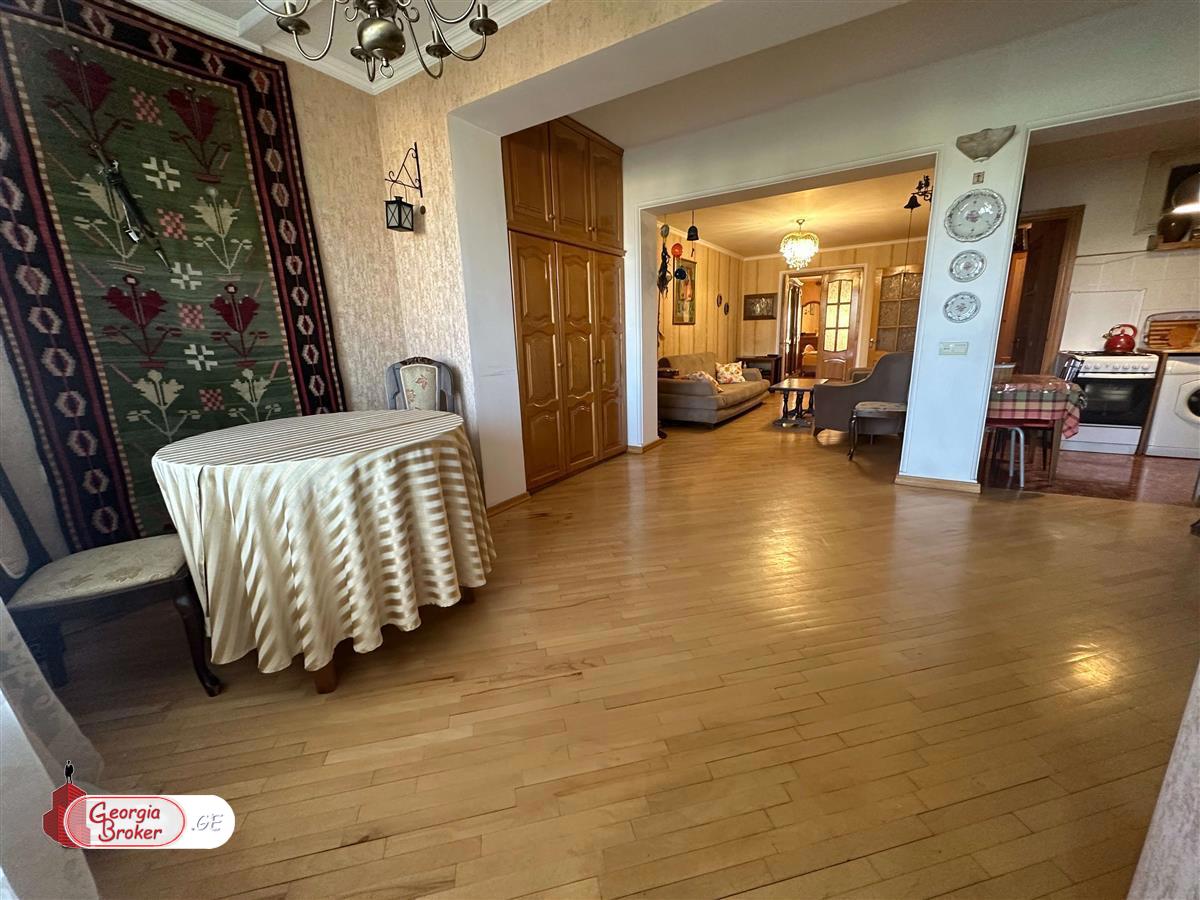 nearly repaired 3-room apartment for sale