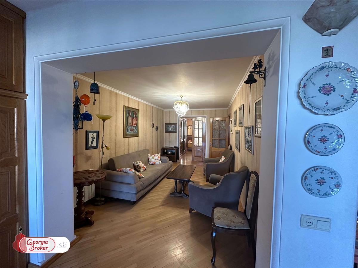 nearly repaired 3-room apartment for sale