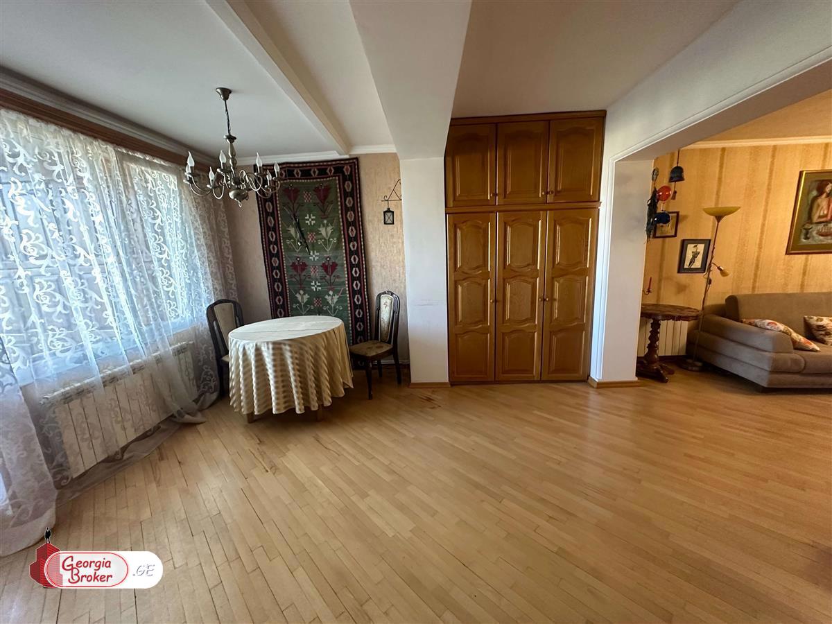 nearly repaired 3-room apartment for sale