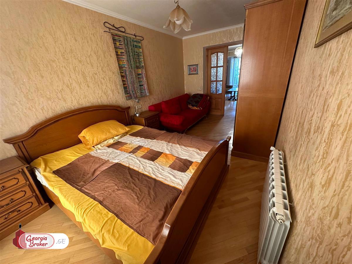 nearly repaired 3-room apartment for sale