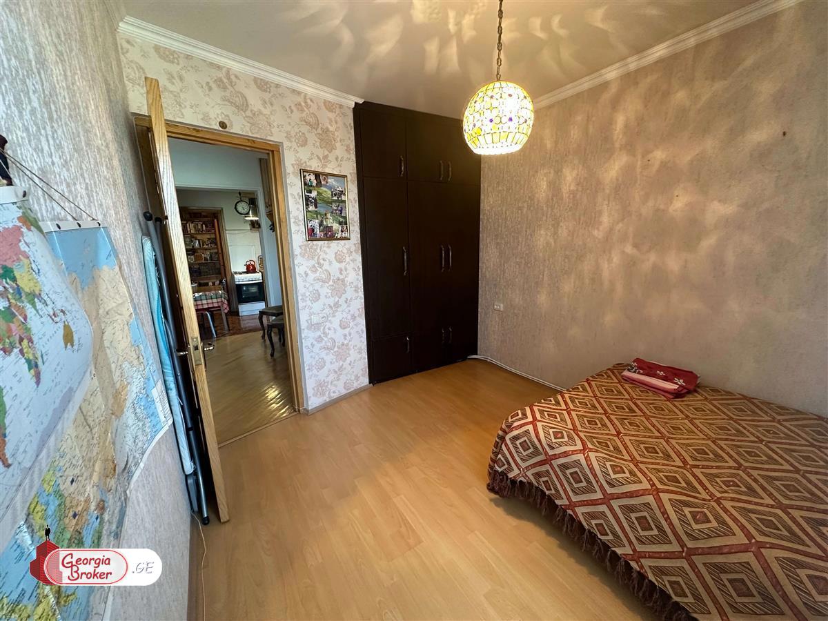 nearly repaired 3-room apartment for sale