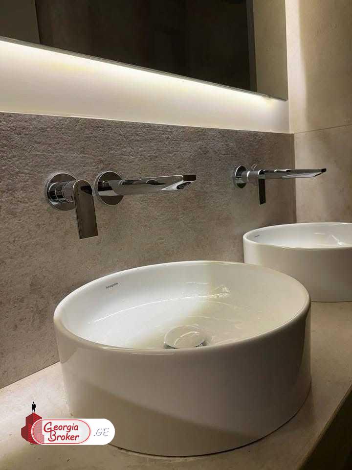 продается квартира с новым ремонтом 3-комнаты