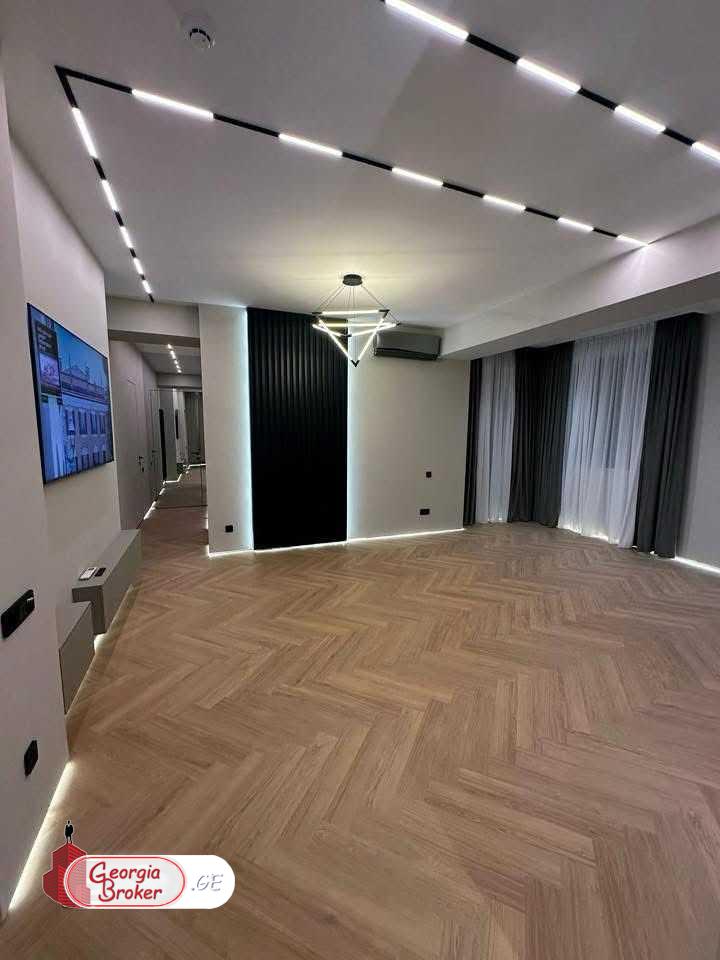 продается квартира с новым ремонтом 3-комнаты