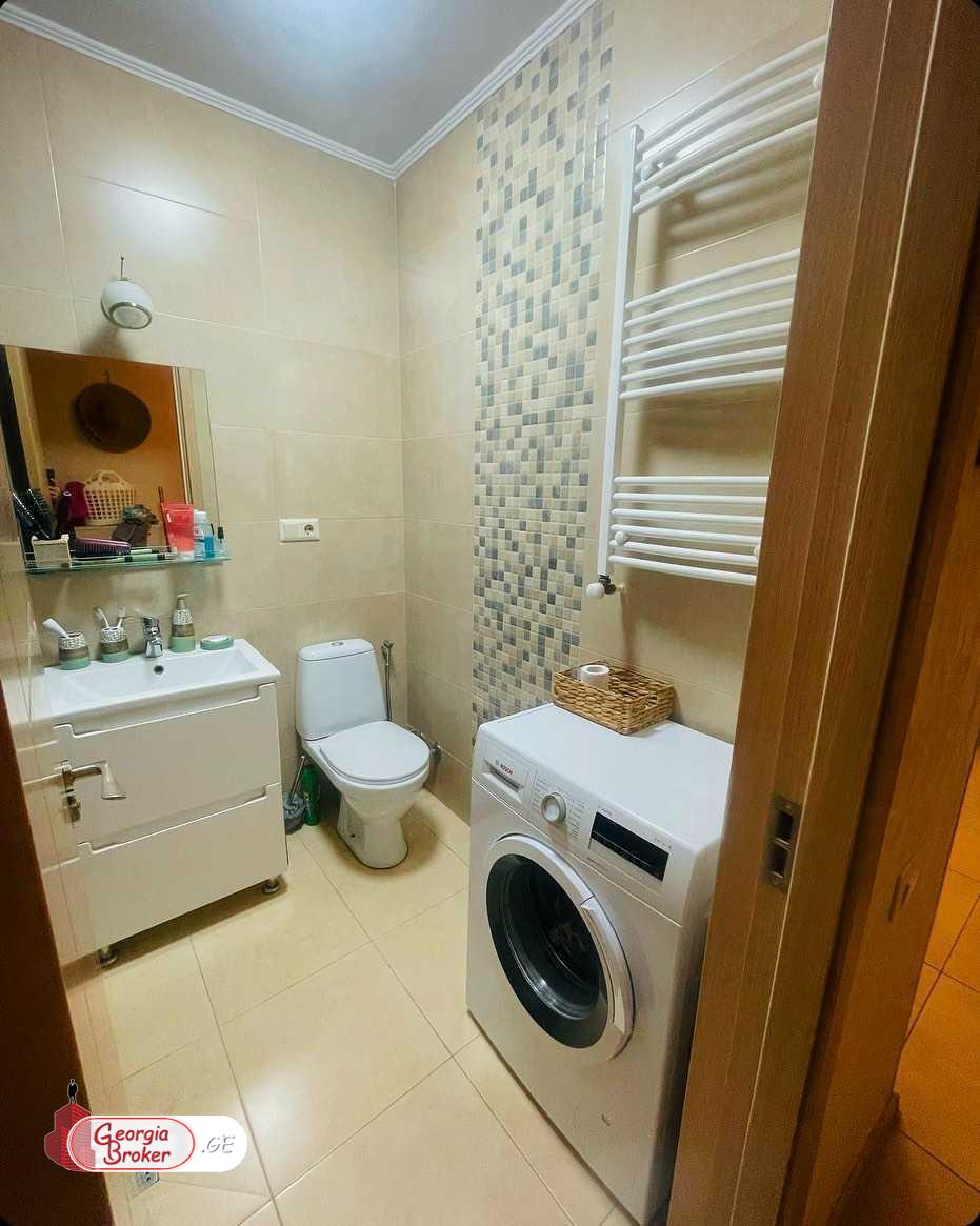 продается квартира с новым ремонтом 3-комнаты