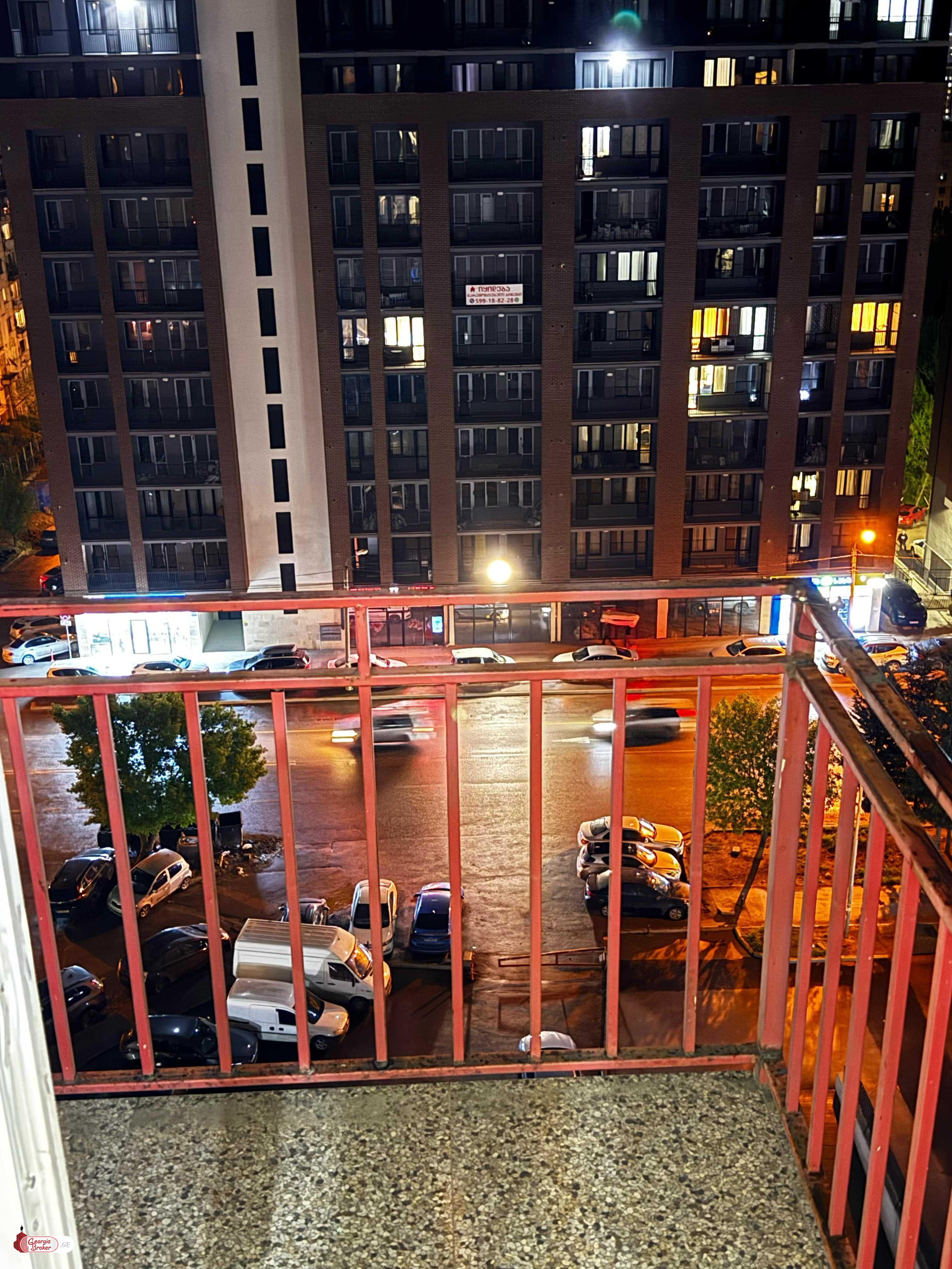 продается квартира со старым ремонтом 3-комнаты