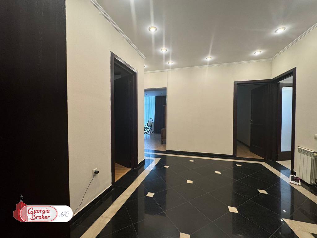 nearly repaired 3-room apartment for sale