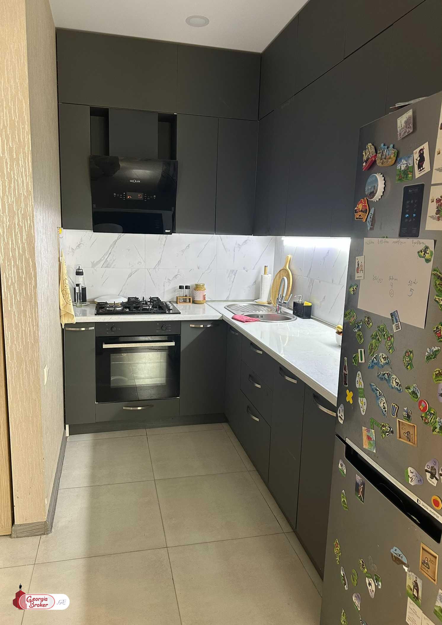 იყიდება ახალი გარემონტებული 3 ოთახიანი ბინა