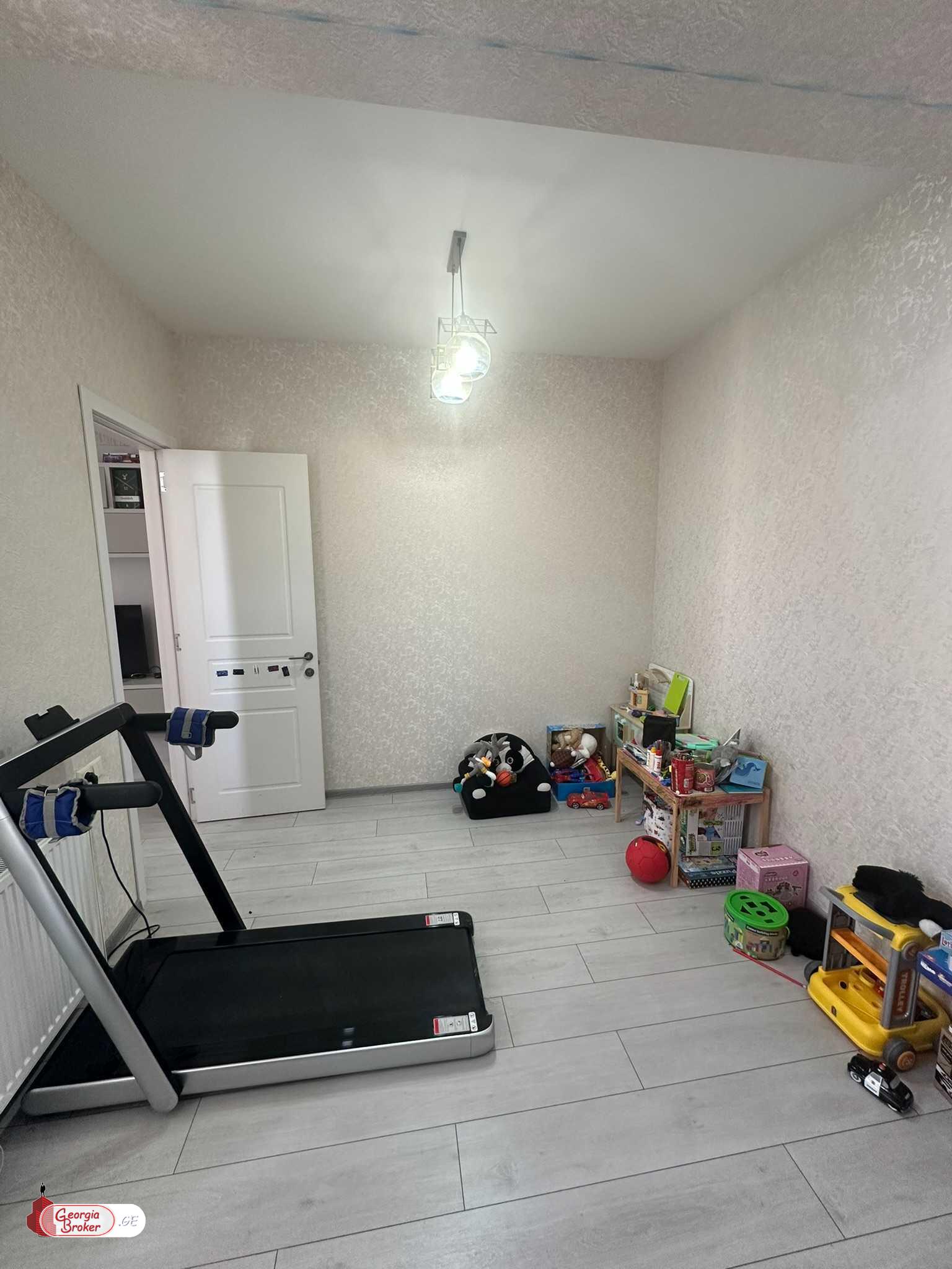 продается квартира с новым ремонтом 3-комнаты