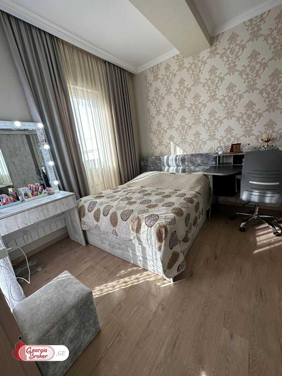 продается квартира с новым ремонтом 3-комнаты