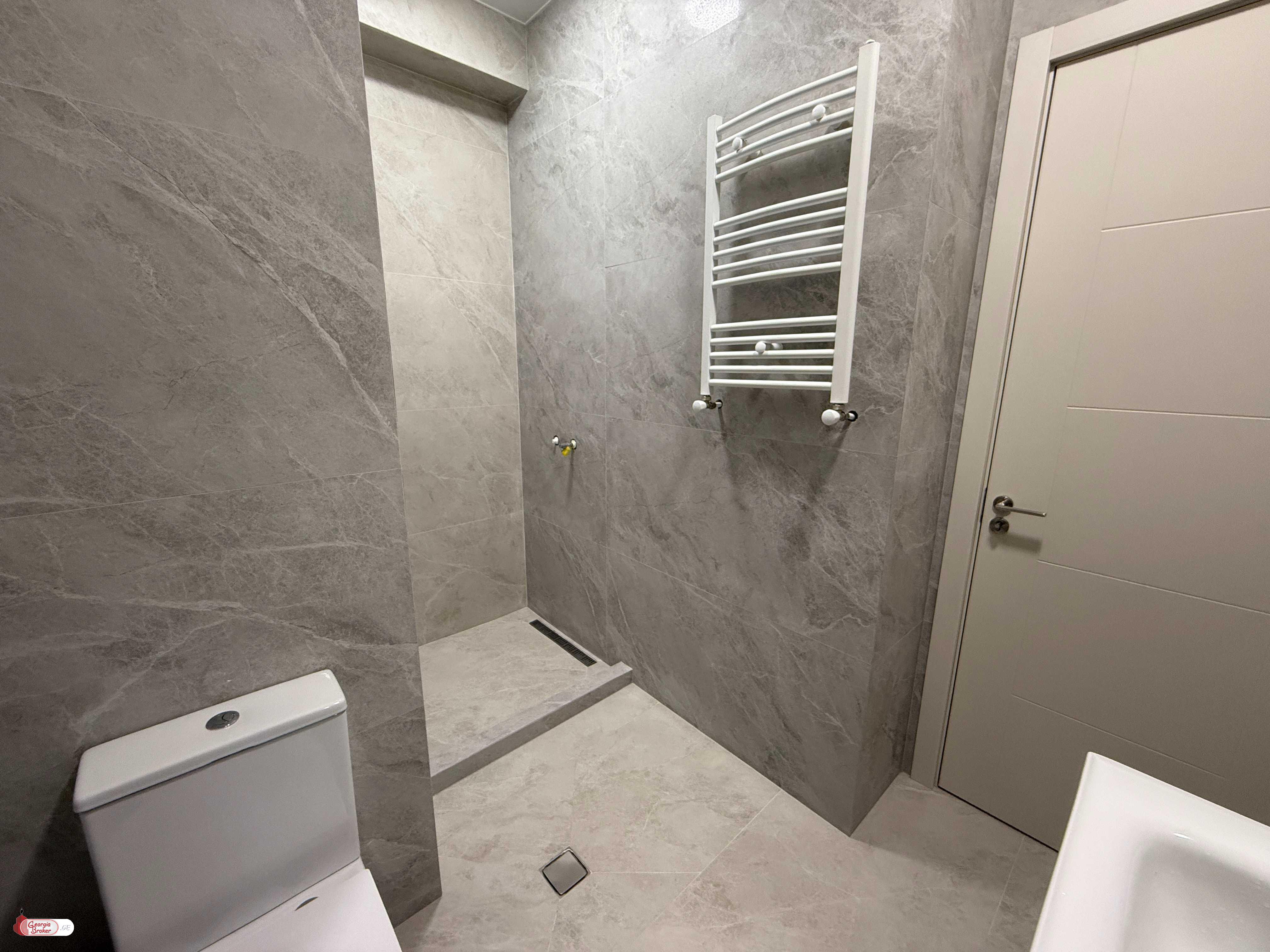 продается квартира с новым ремонтом 2-комнаты