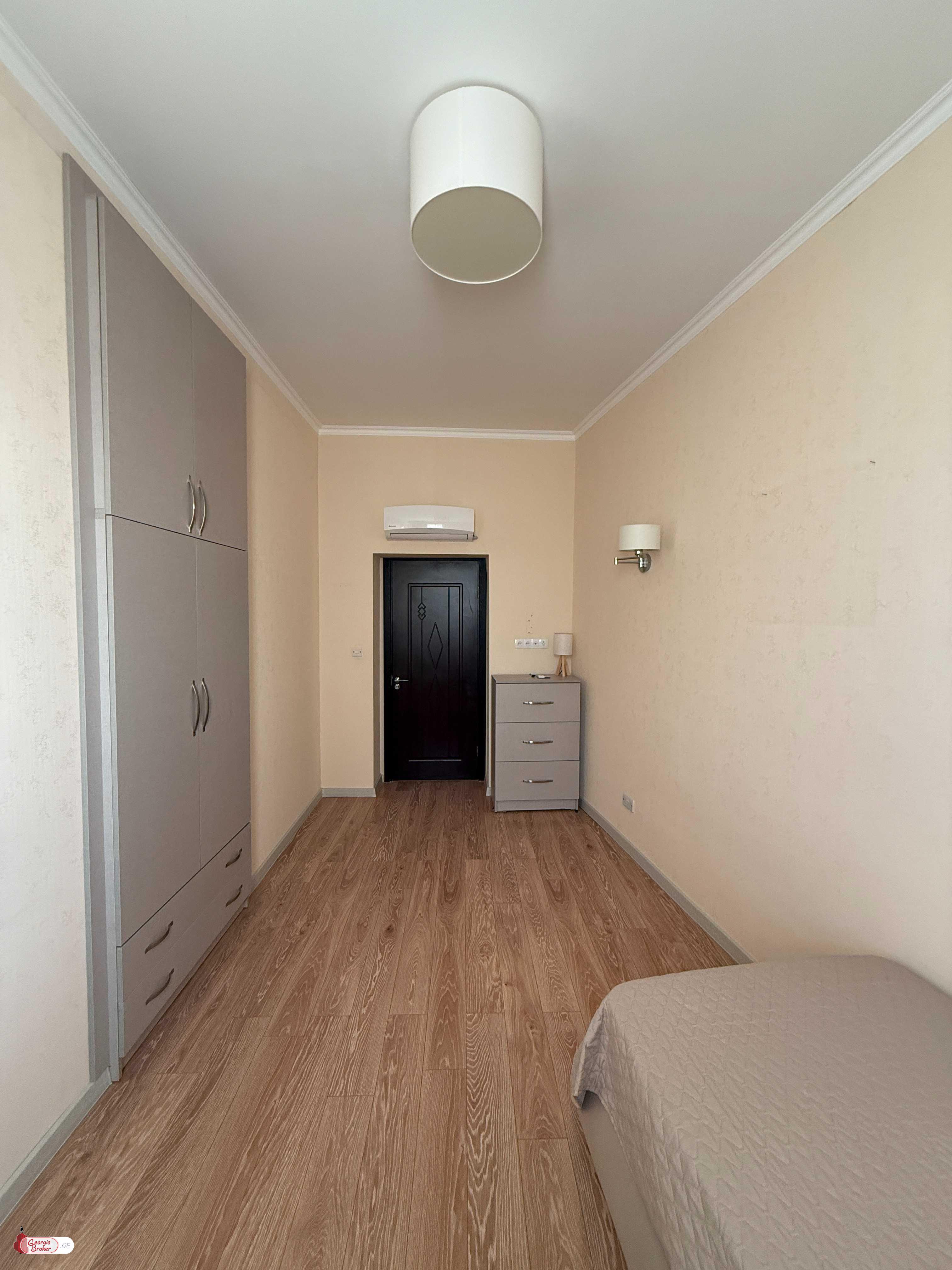 იყიდება ახალი გარემონტებული 4 ოთახიანი ბინა