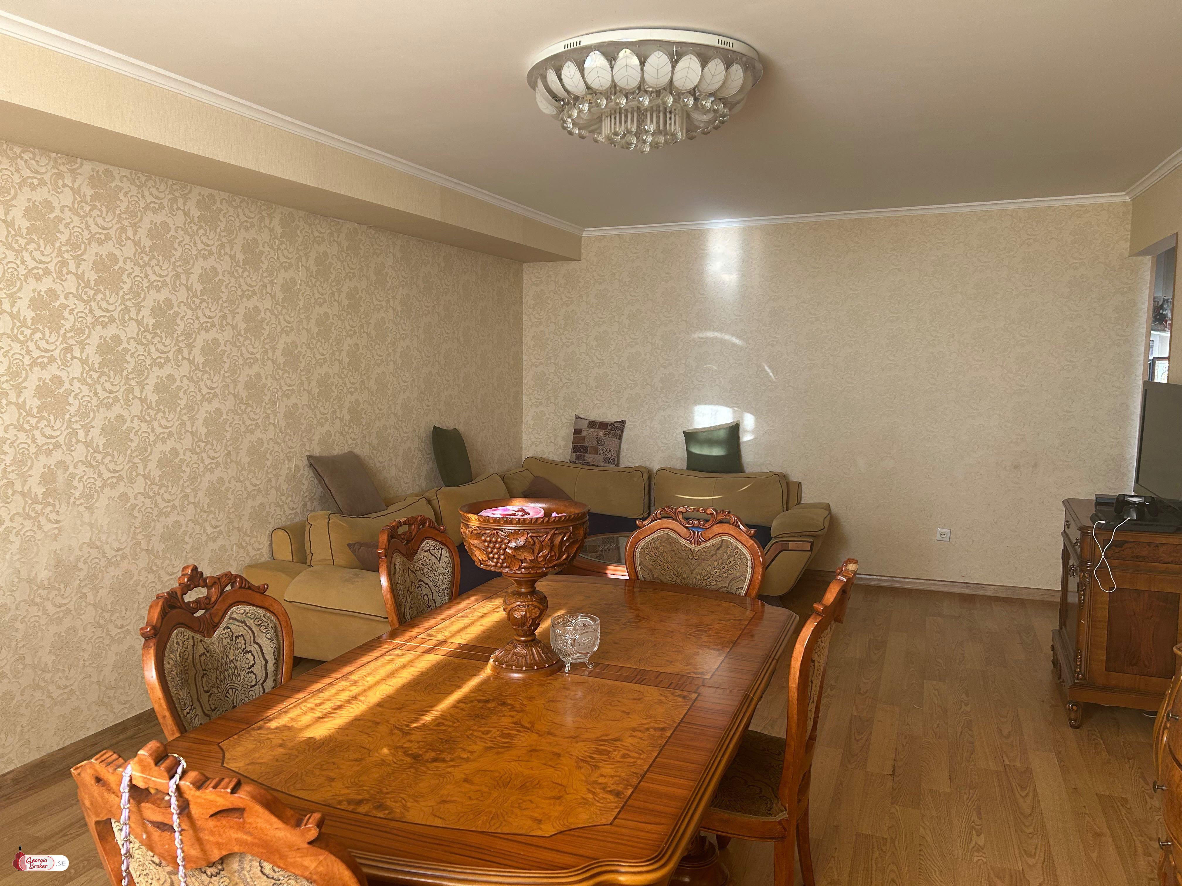 nearly repaired 3-room apartment for sale