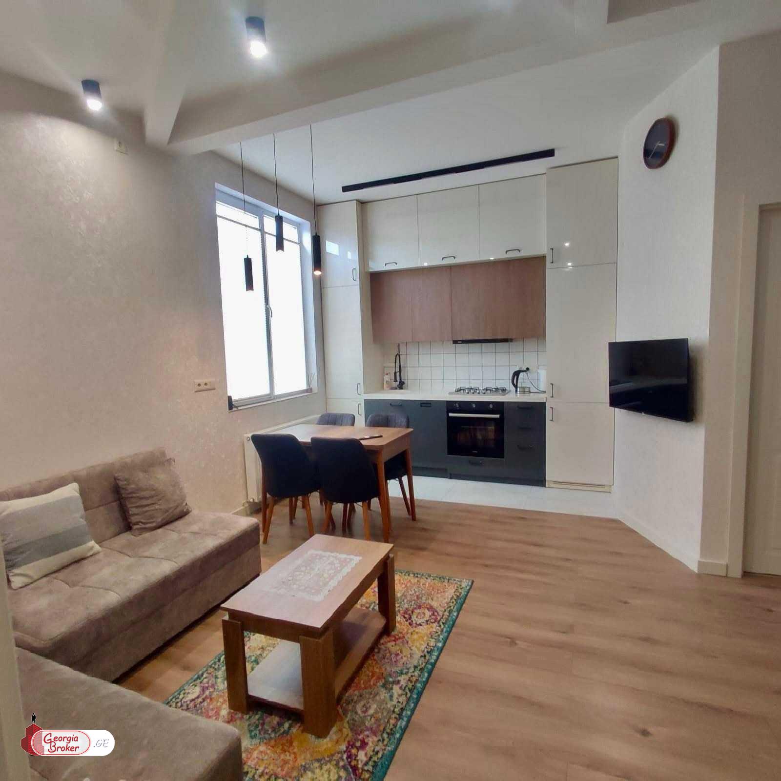 продается квартира с новым ремонтом 3-комнаты