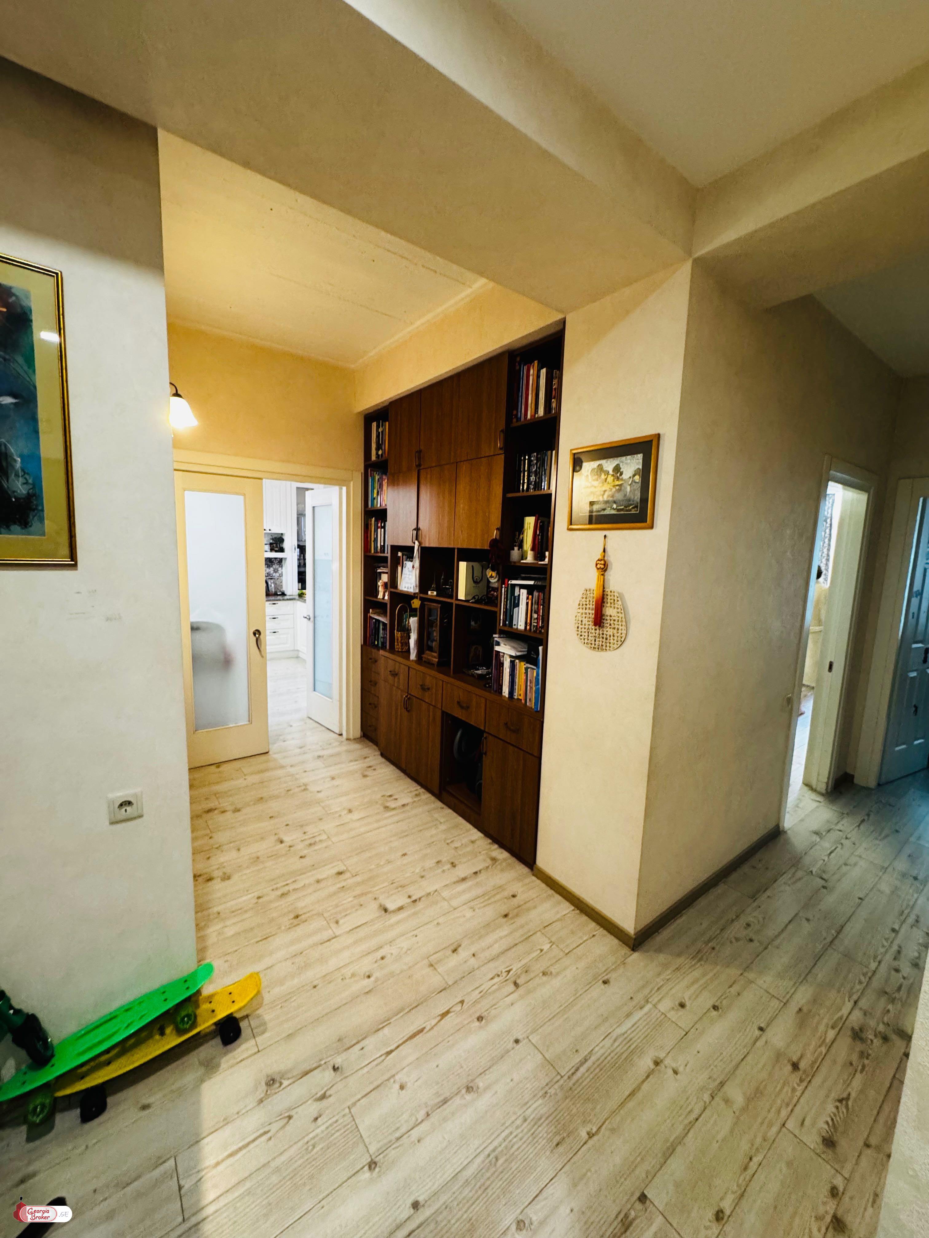 nearly repaired 3-room apartment for sale