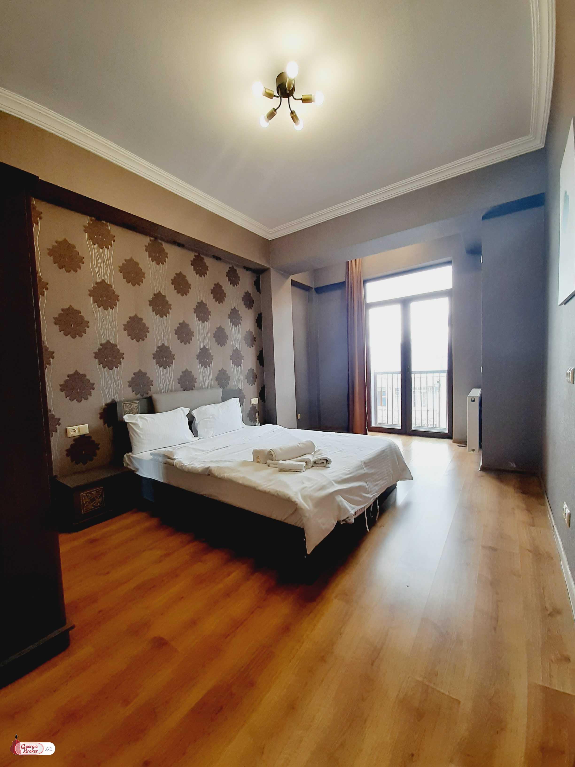 продается квартира с новым ремонтом 3-комнаты