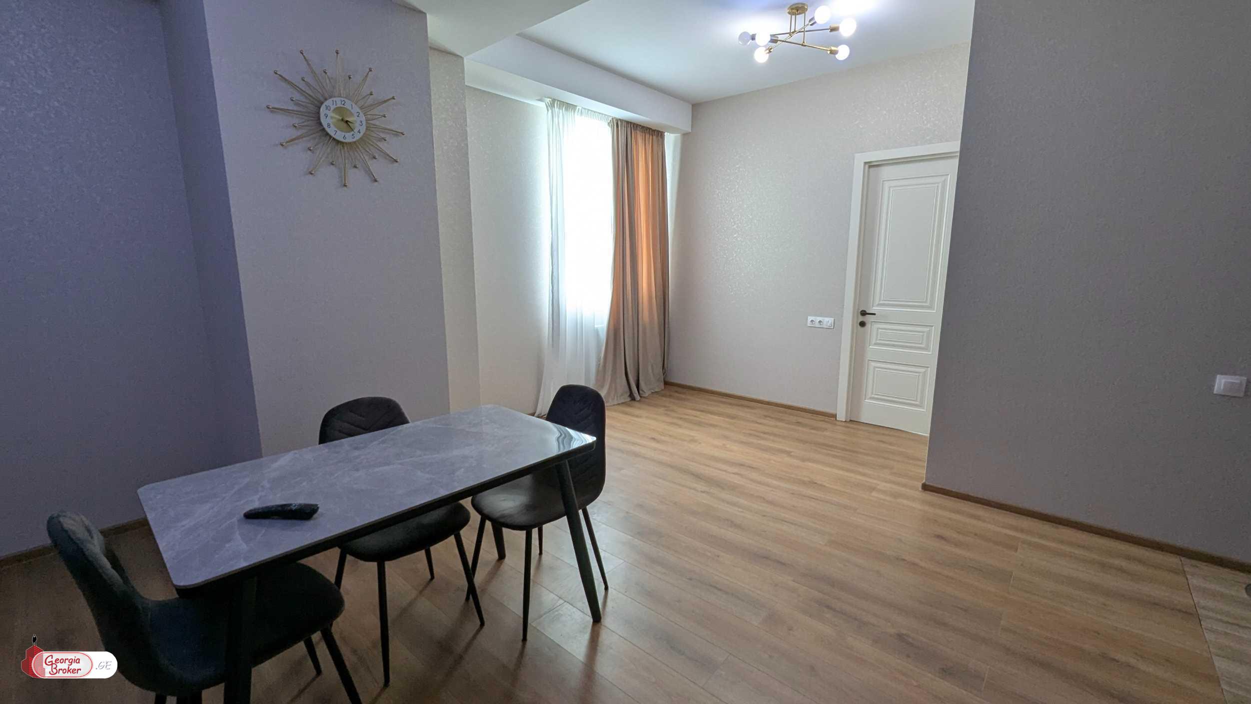 продается квартира с новым ремонтом 3-комнаты