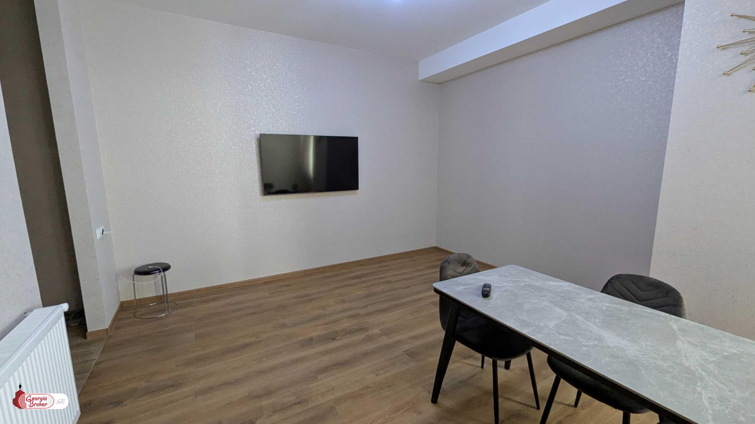 продается квартира с новым ремонтом 3-комнаты